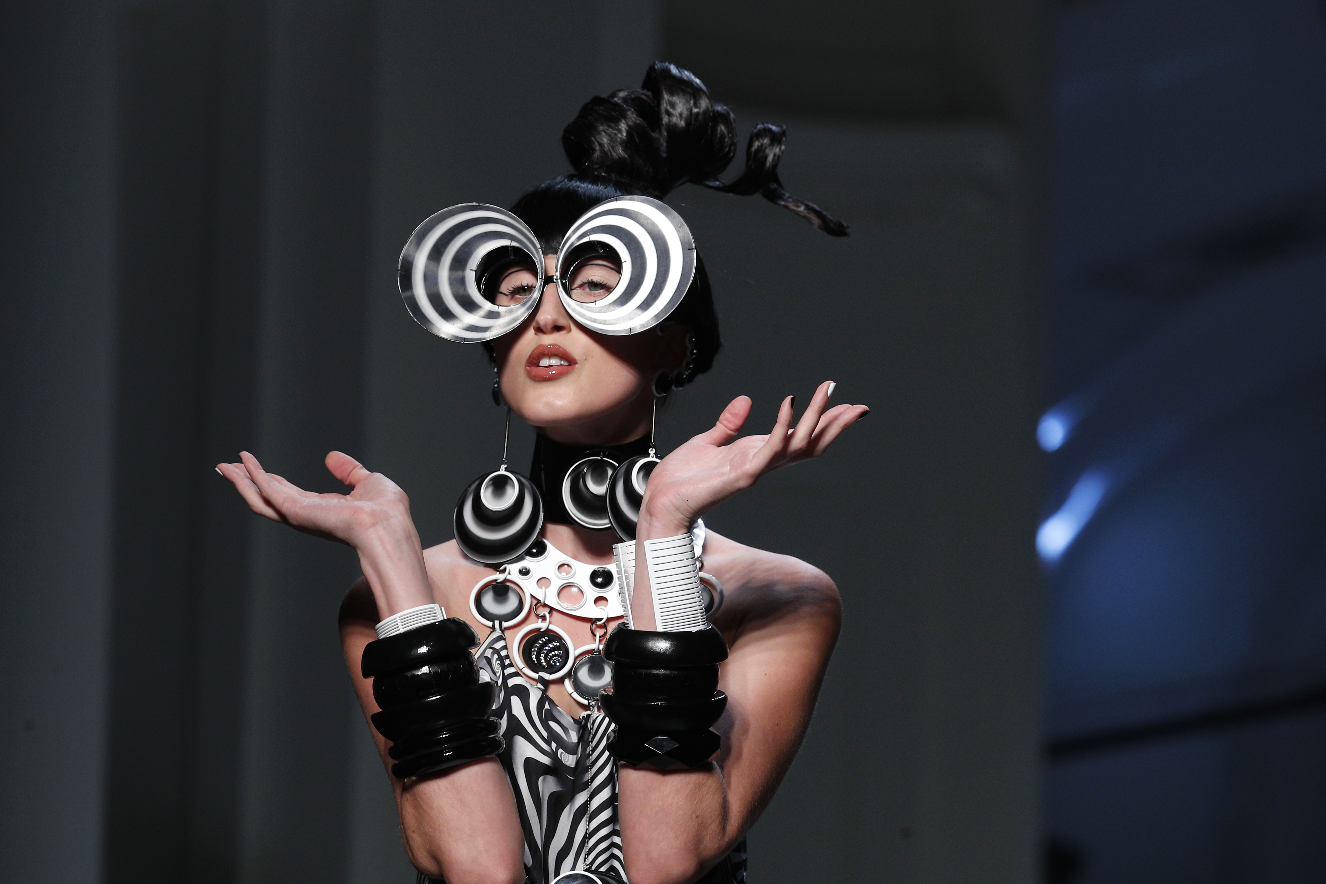 Paris couture: Cardin honored; Sergeenko faces backlash