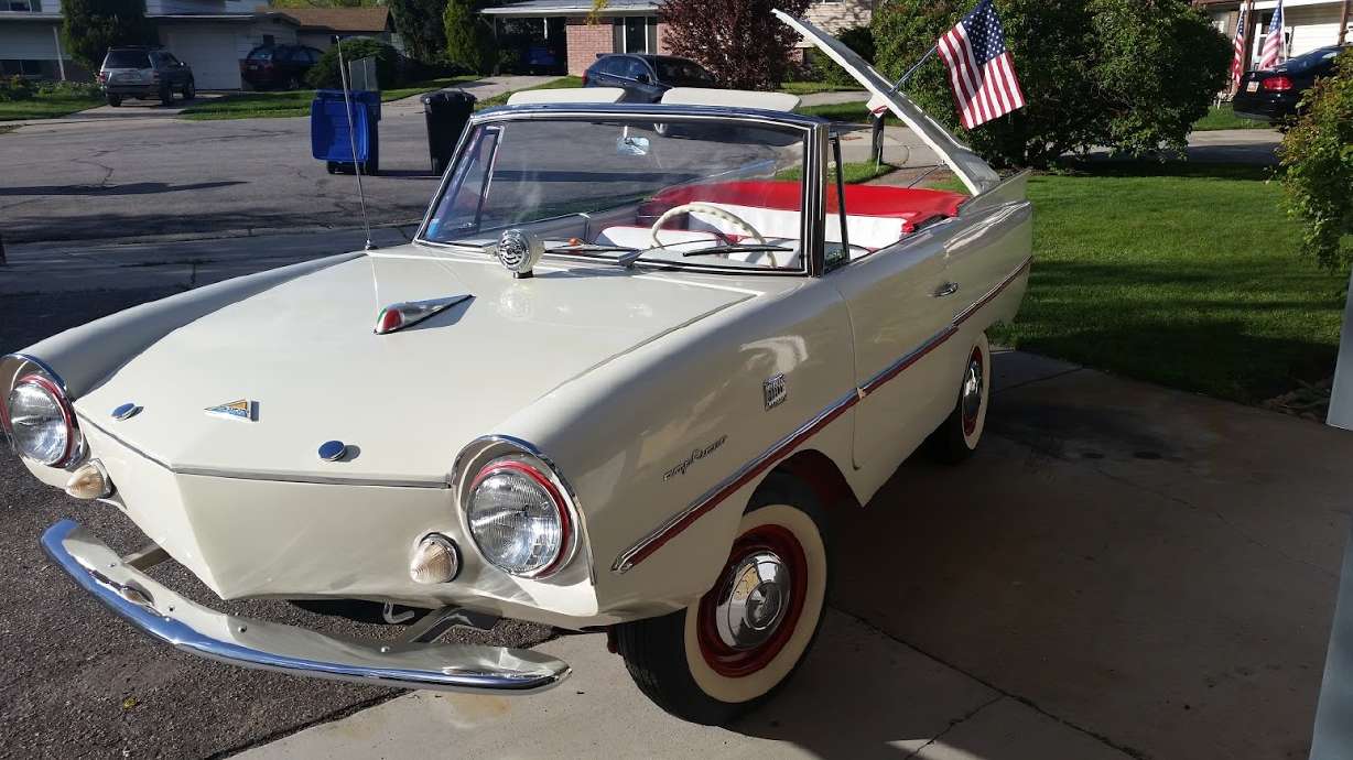 Taylorsville couple's '62 Amphicar looks great in and out of water
