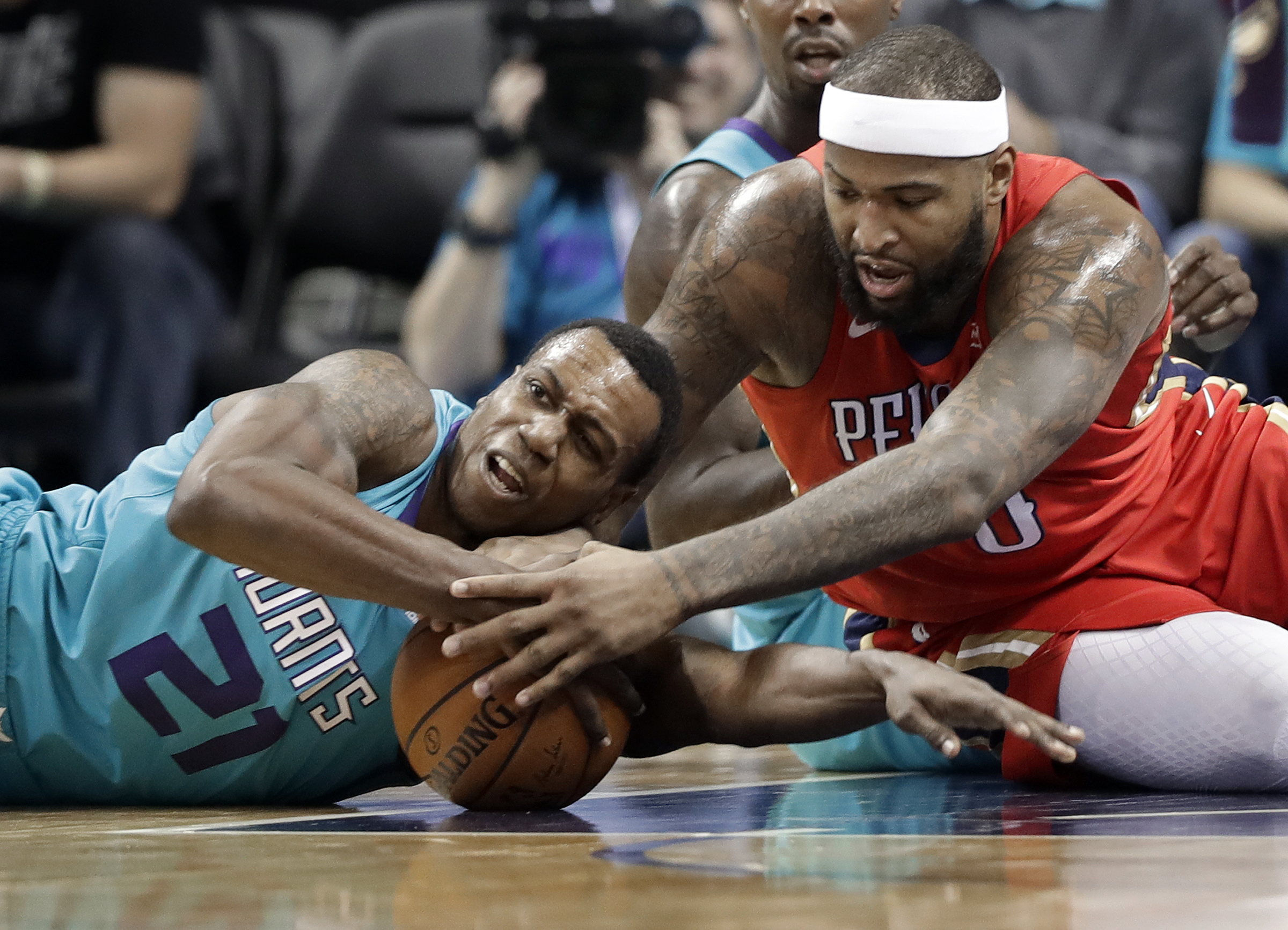 Holiday takes over, lifts Pelicans past Hornets 101-96