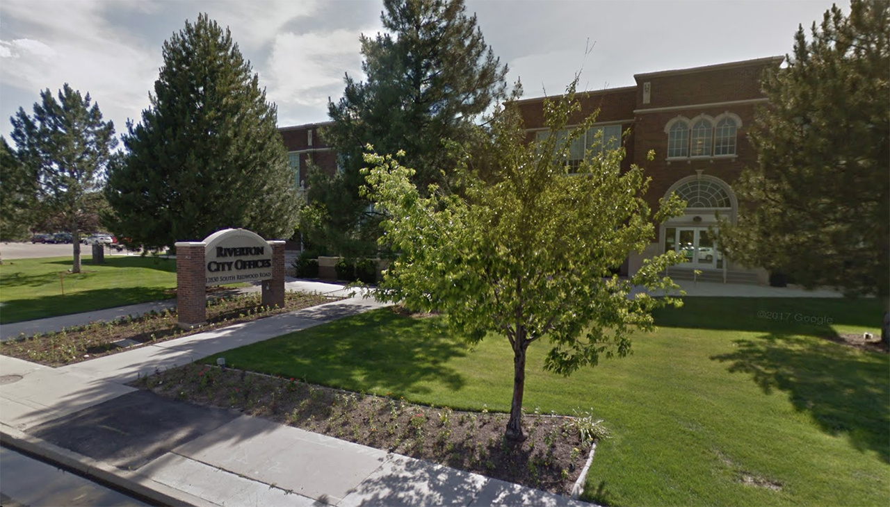 Riverton mayor's salary raised 35 percent, made competitive with similar cities