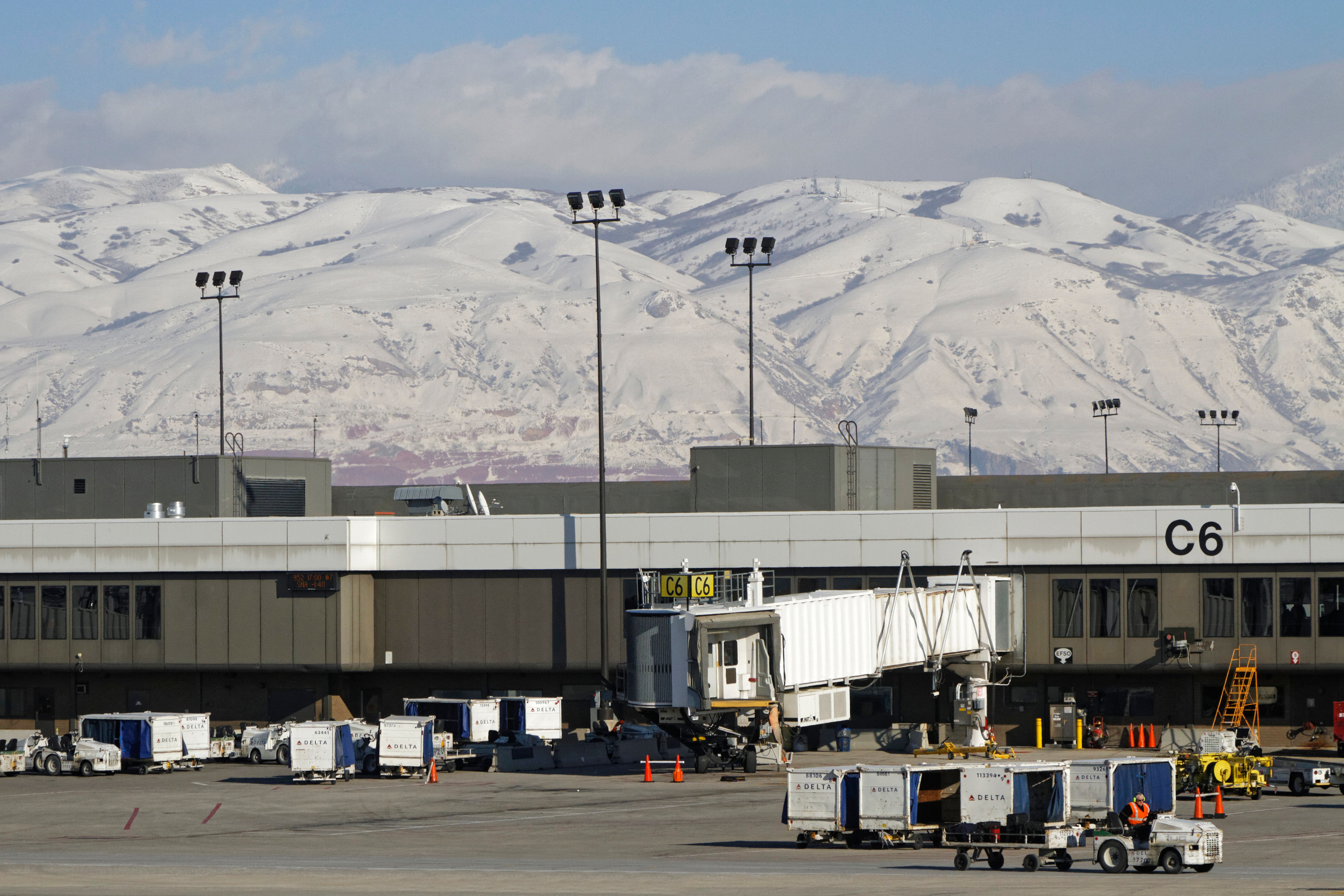 2nd straight year of record travel at Salt Lake City Airport