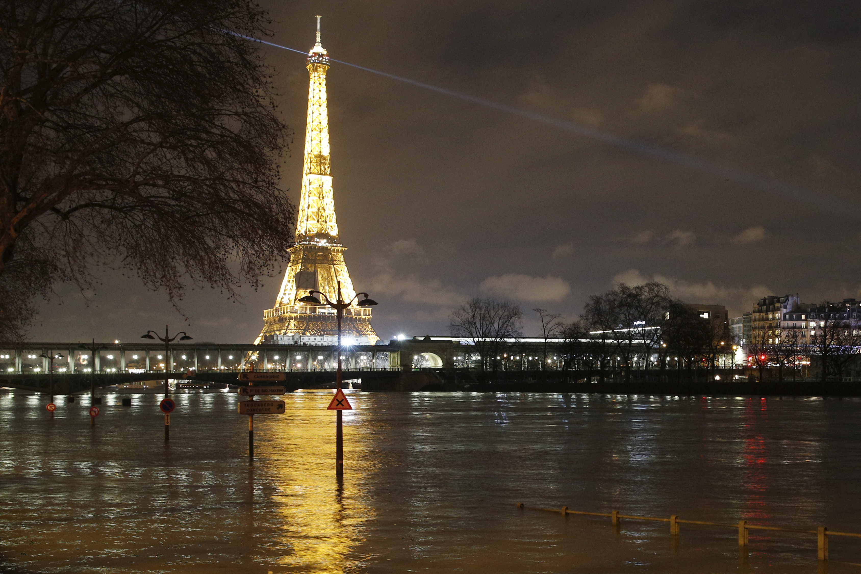 Floods peak in Paris as France sees worst rains in 50 years | KSL.com