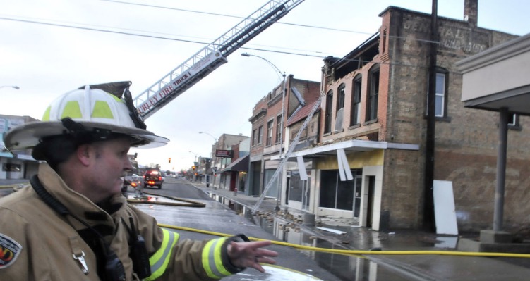 Fire guts abandoned Idaho building, bomb found in nearby restaurant
