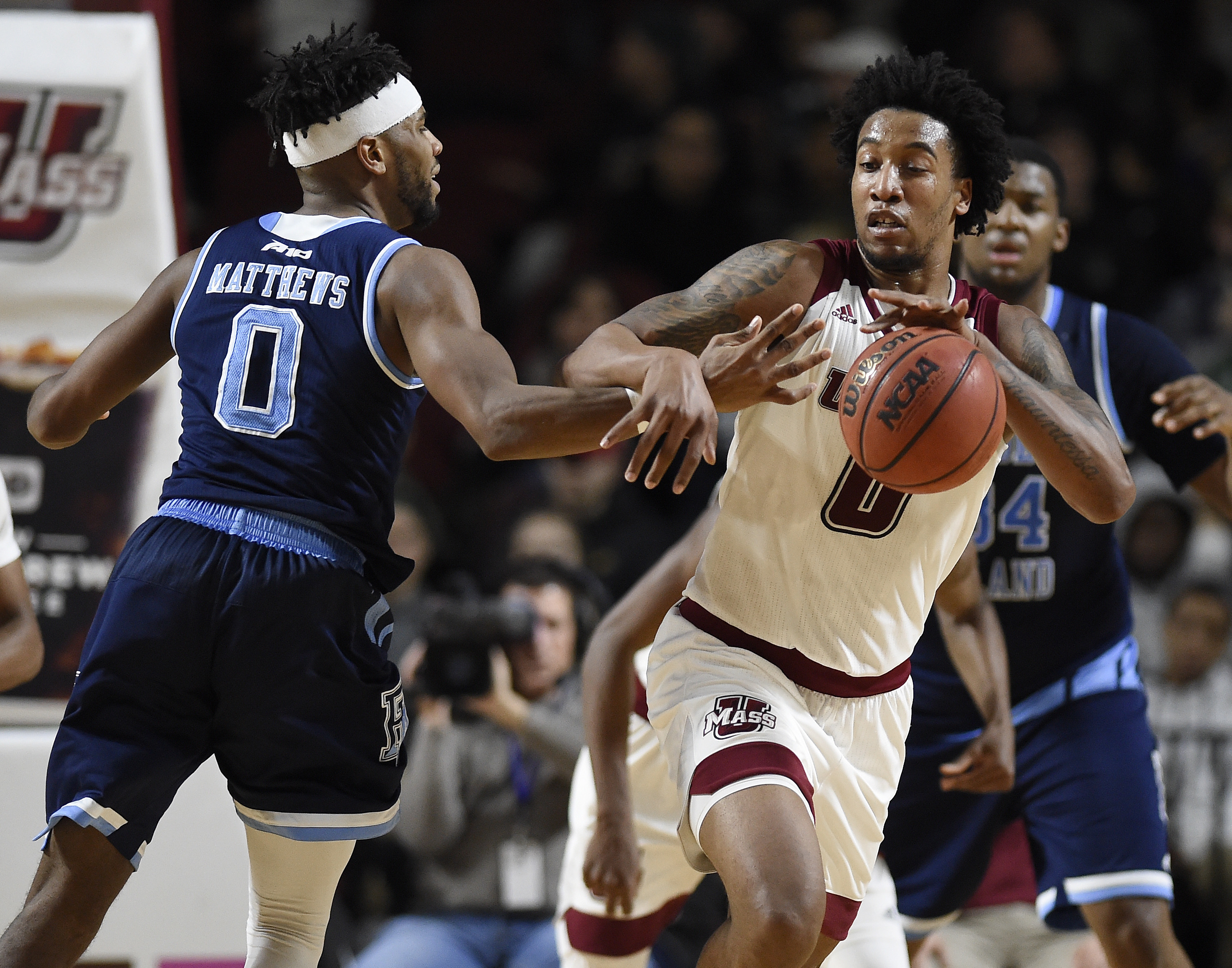 UMass botches missed free throw, No. 22 Rhode Island escapes