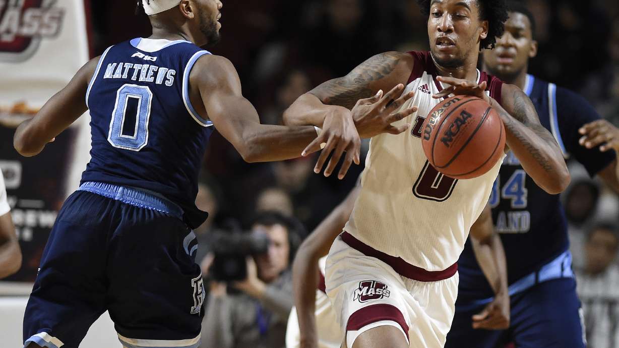 UMass botches missed free throw, No. 22 Rhode Island escapes