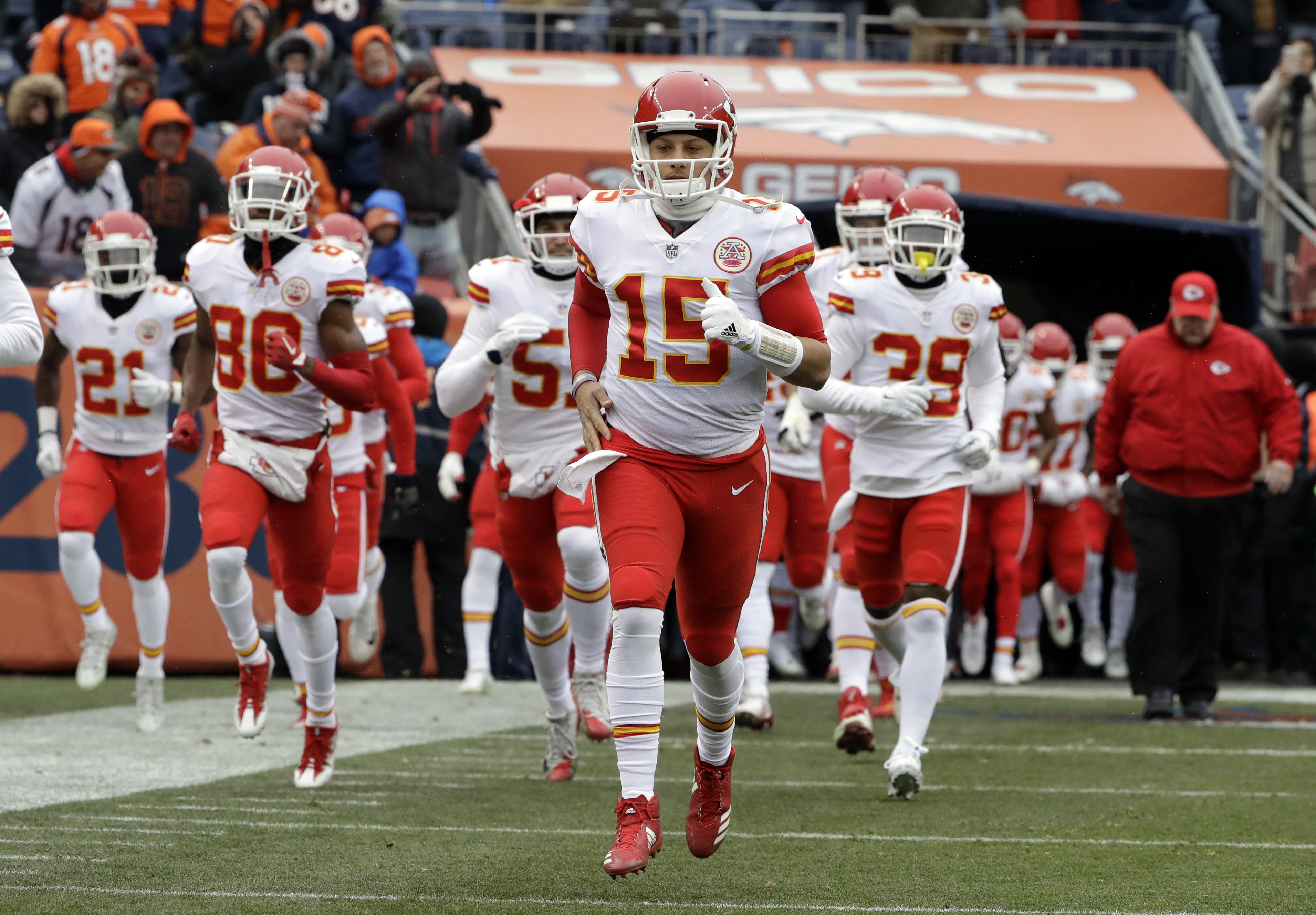 Chiefs' trade of Smith opens door for Mahomes, fills needs