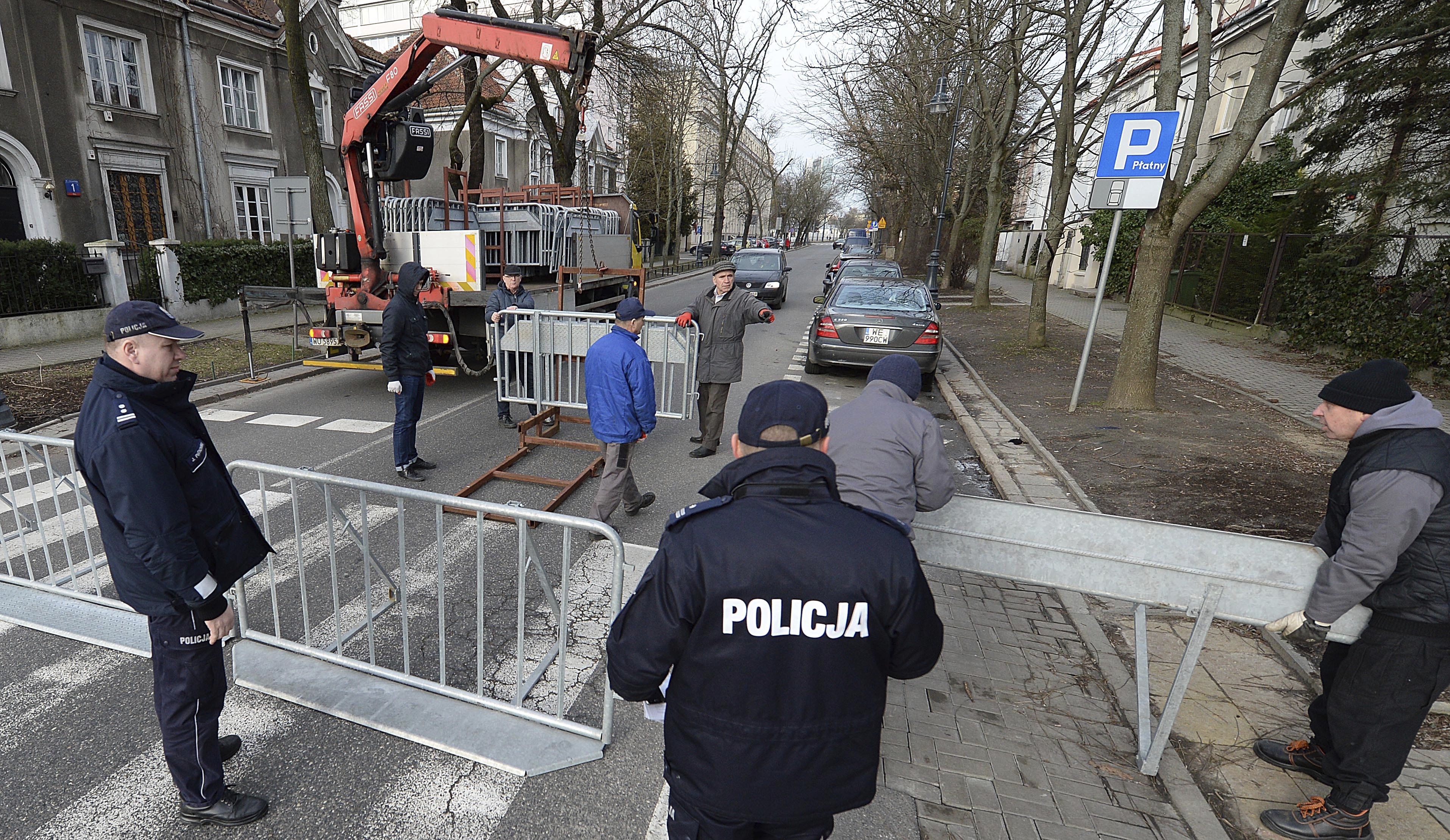 Polish PM cites shared Nazi horrors to ease speech law anger
