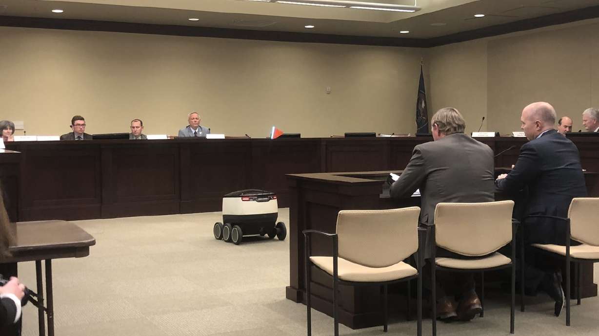 Bill seeks to modify Utah traffic code to permit robots to roam sidewalks