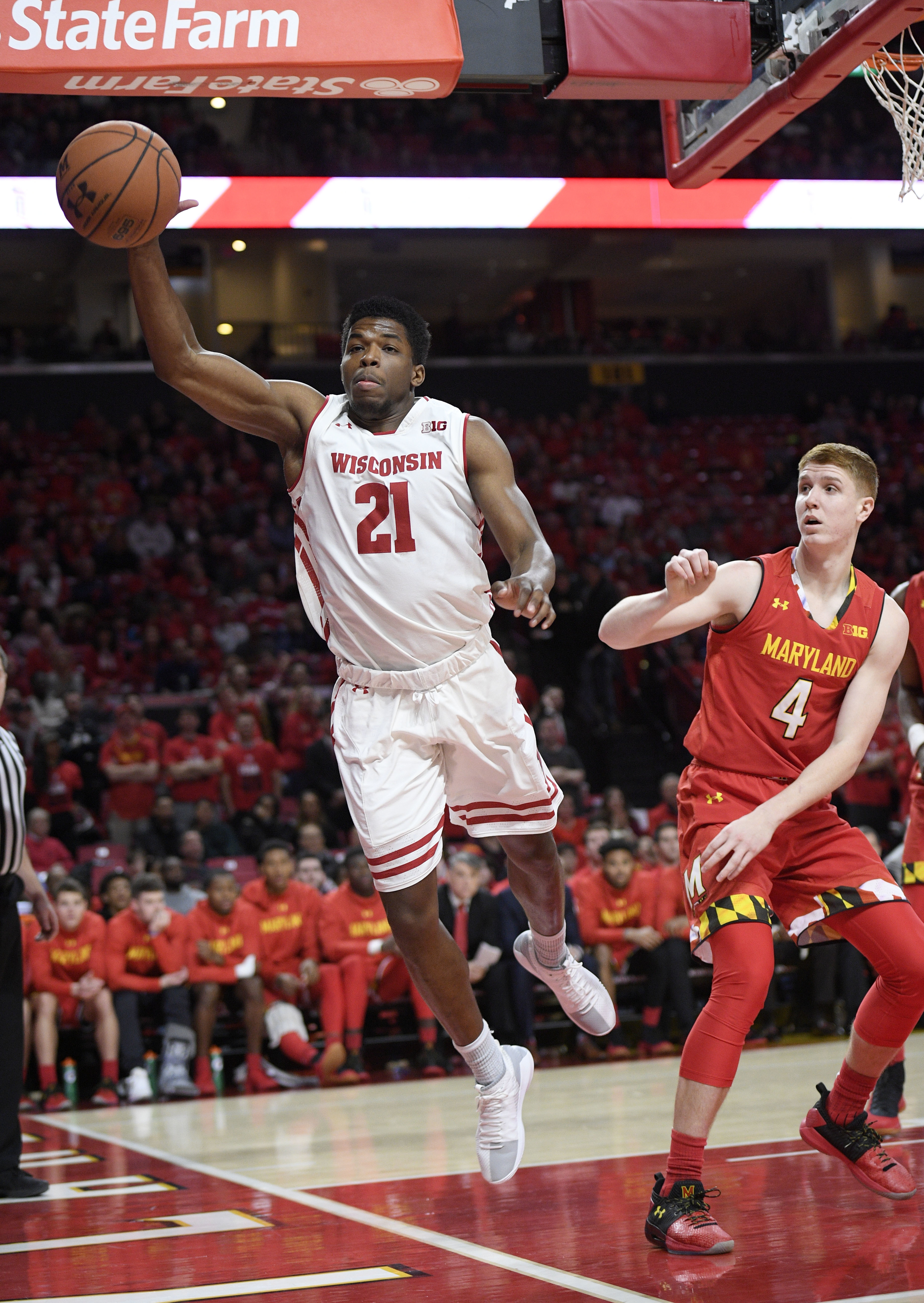 Maryland uses late surge to beat Wisconsin 68-63