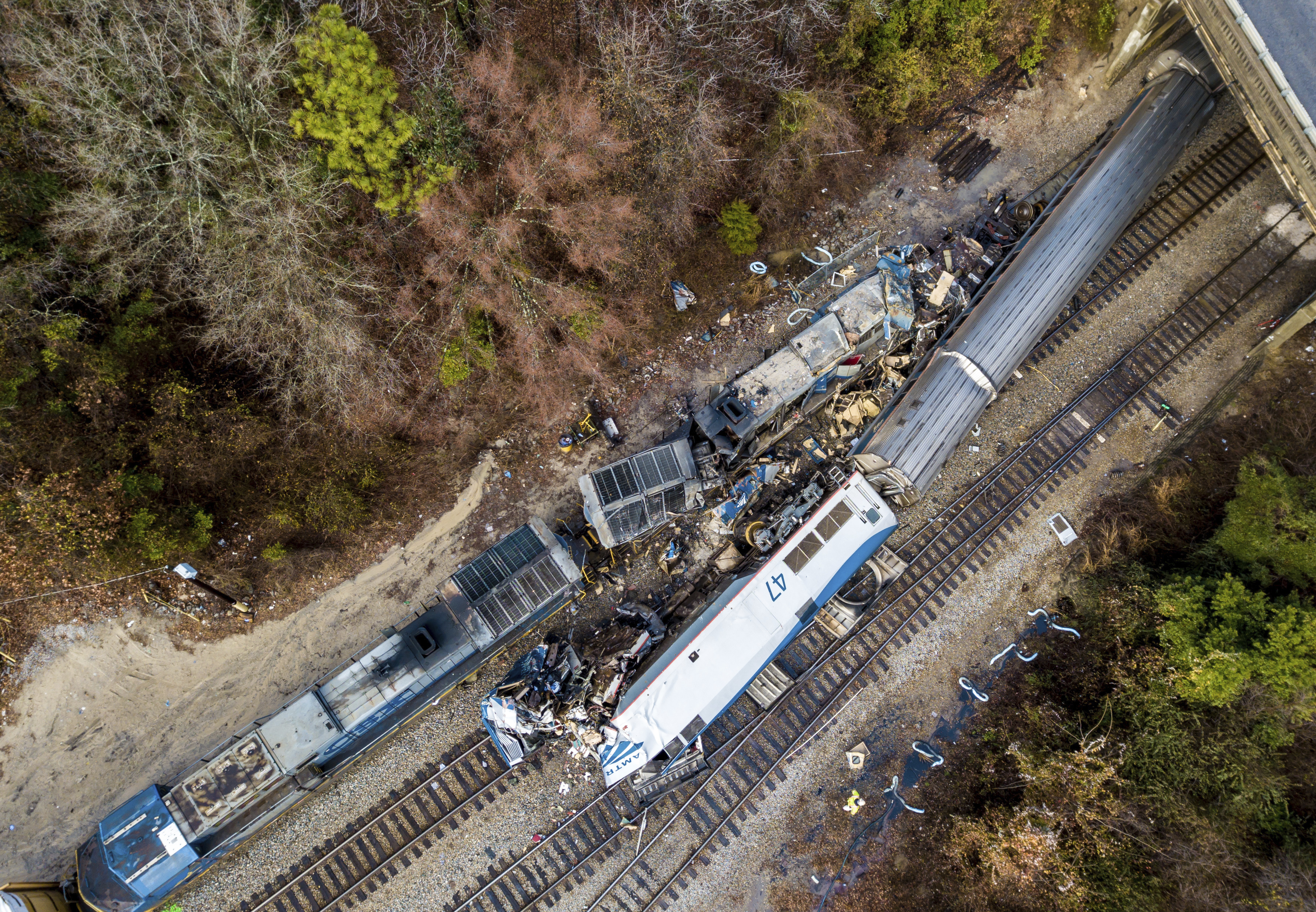 Screams and crying among passengers after Amtrak train crash