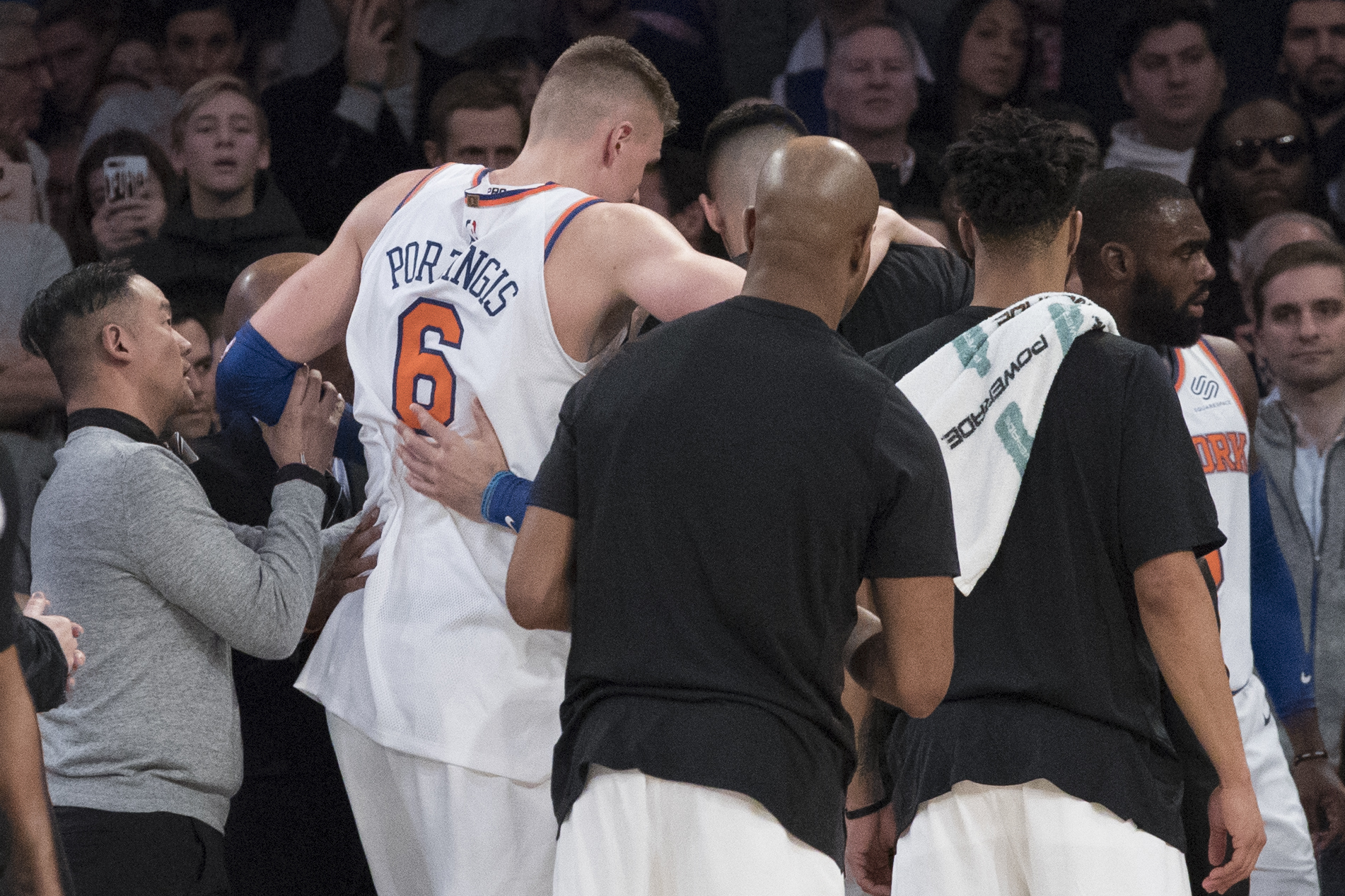 Knicks' Porzingis tears ACL in left knee