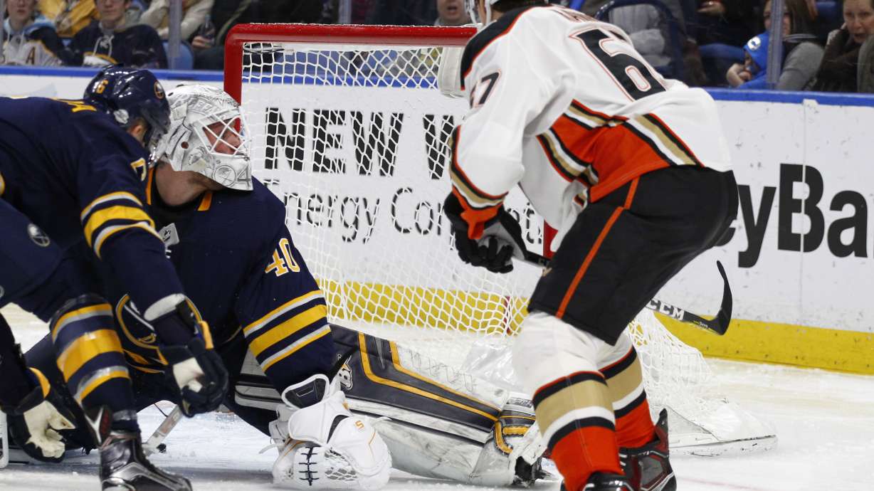 Henrique's OT goal lifts Ducks to 4-3 win over Sabres