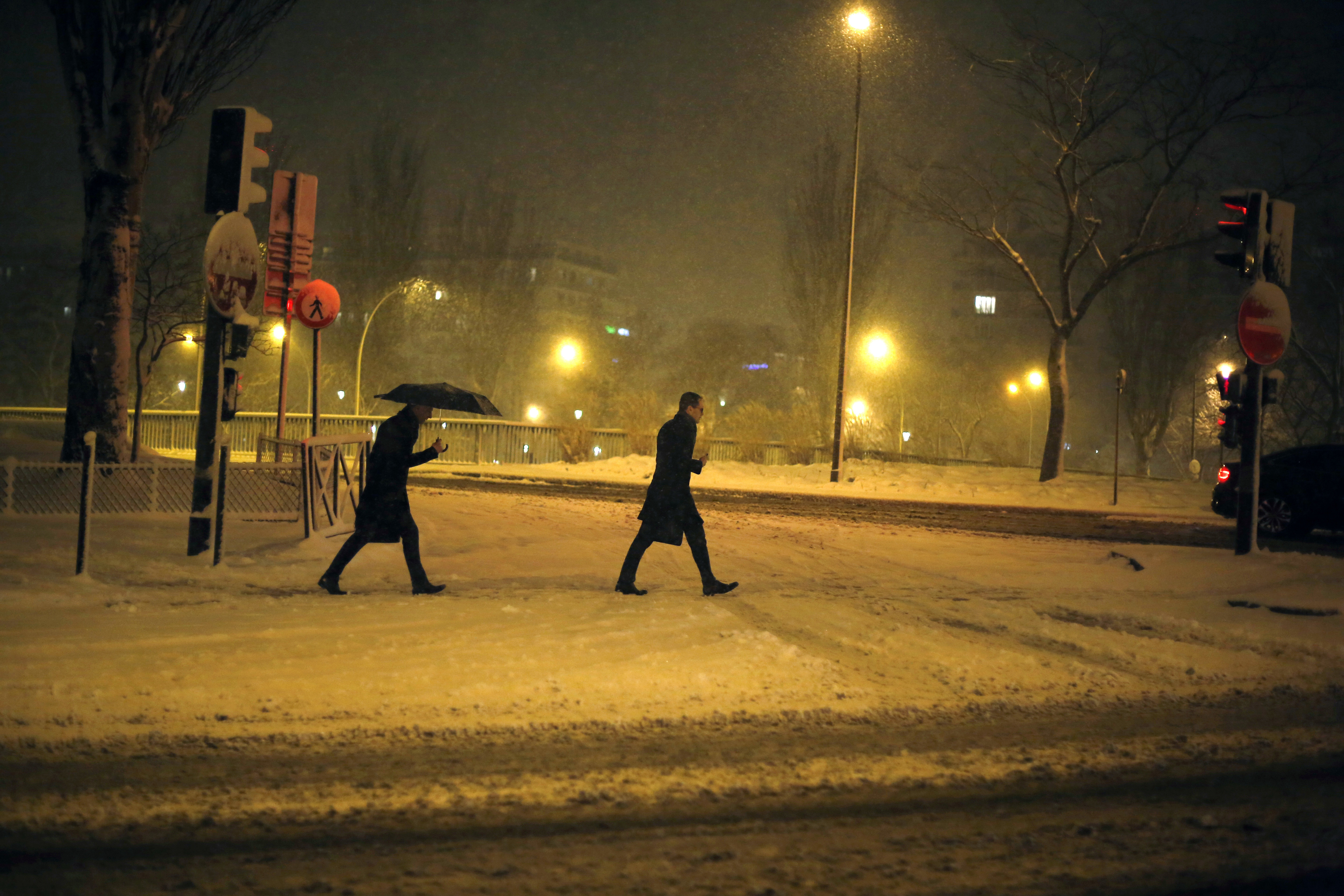 Snow causes major travel disruptions in France