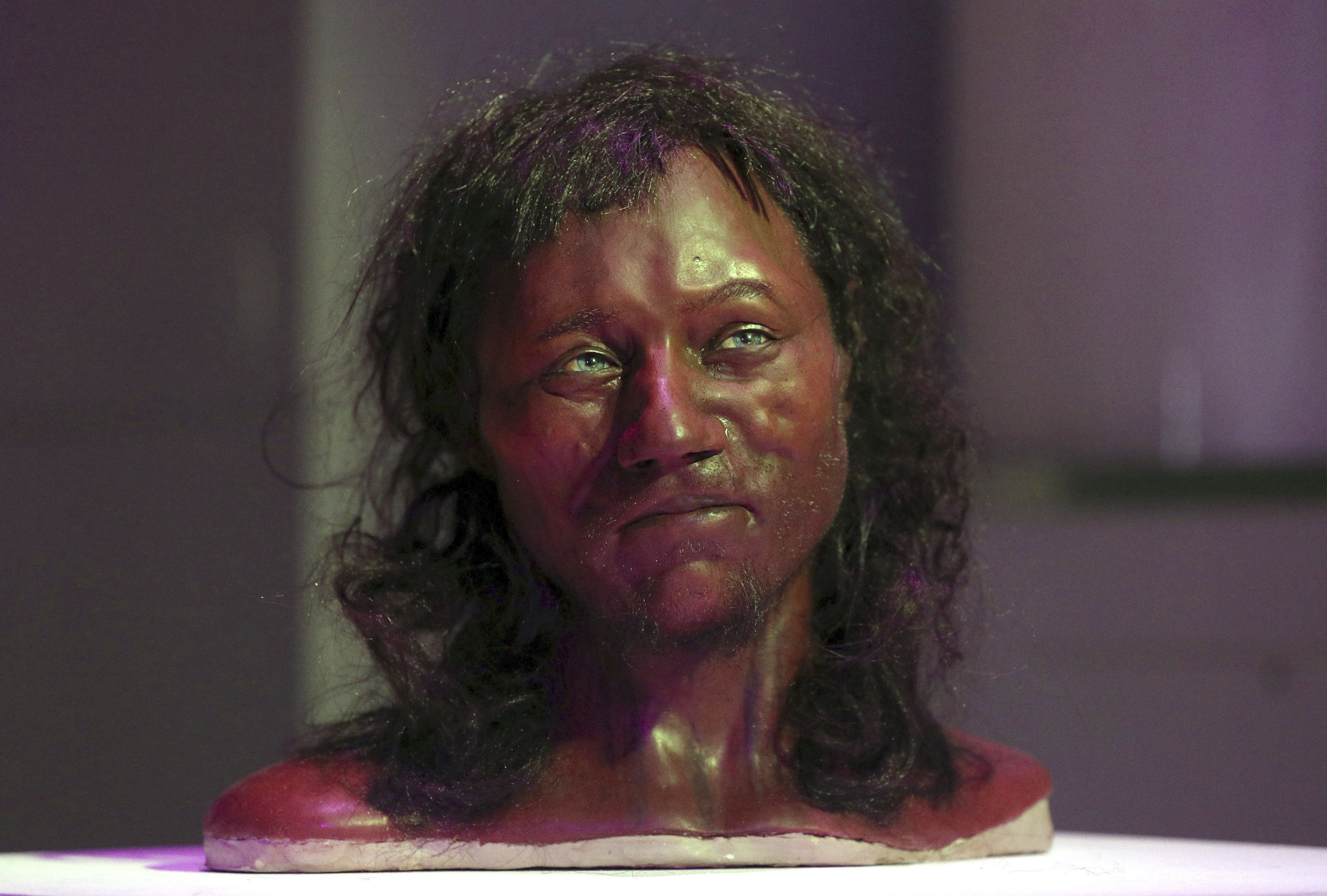 DNA suggests 10,000-year-old Brit had dark skin, blue eyes