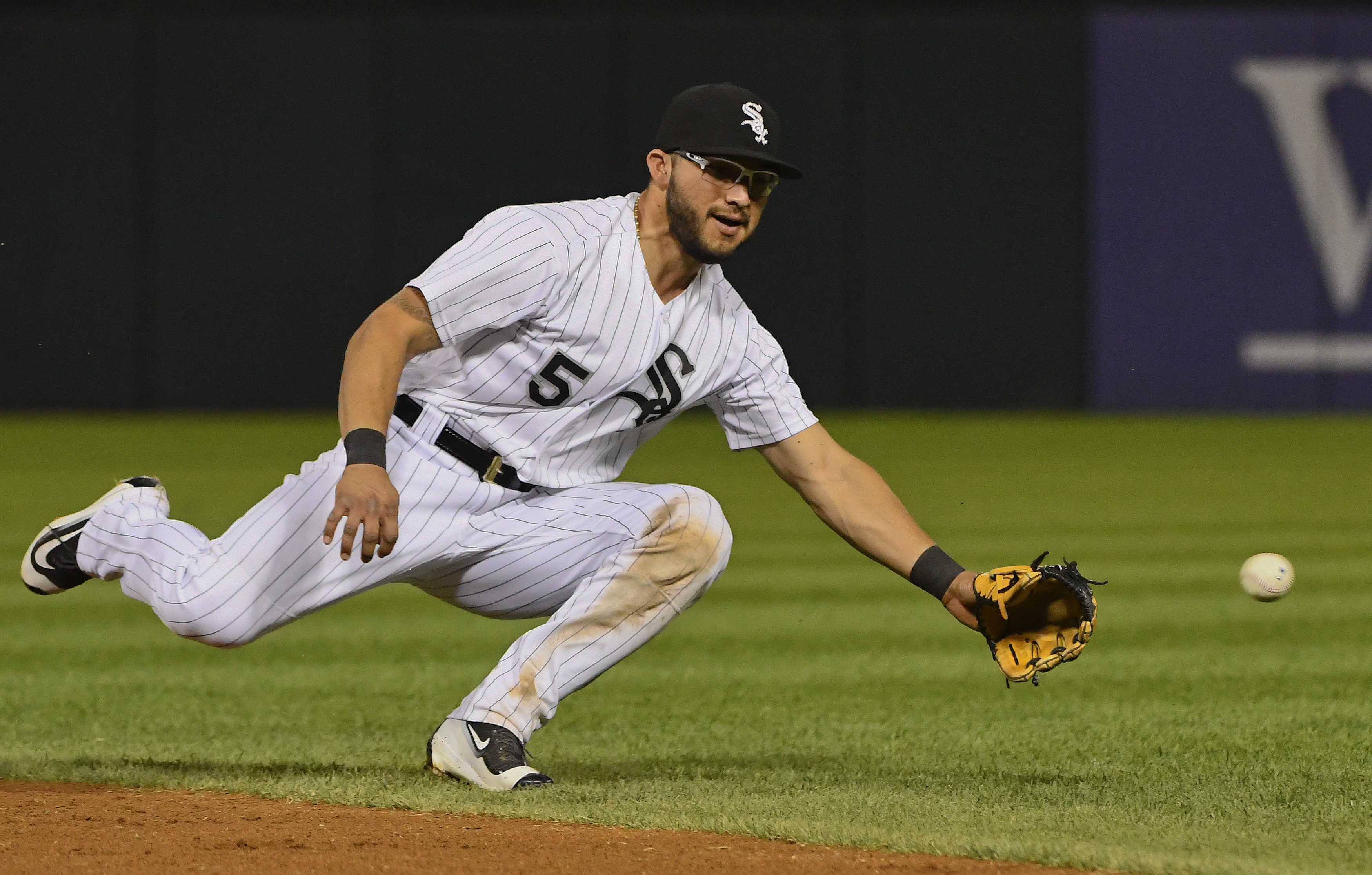 Yolmer Sanchez beats White Sox in salary arbitration