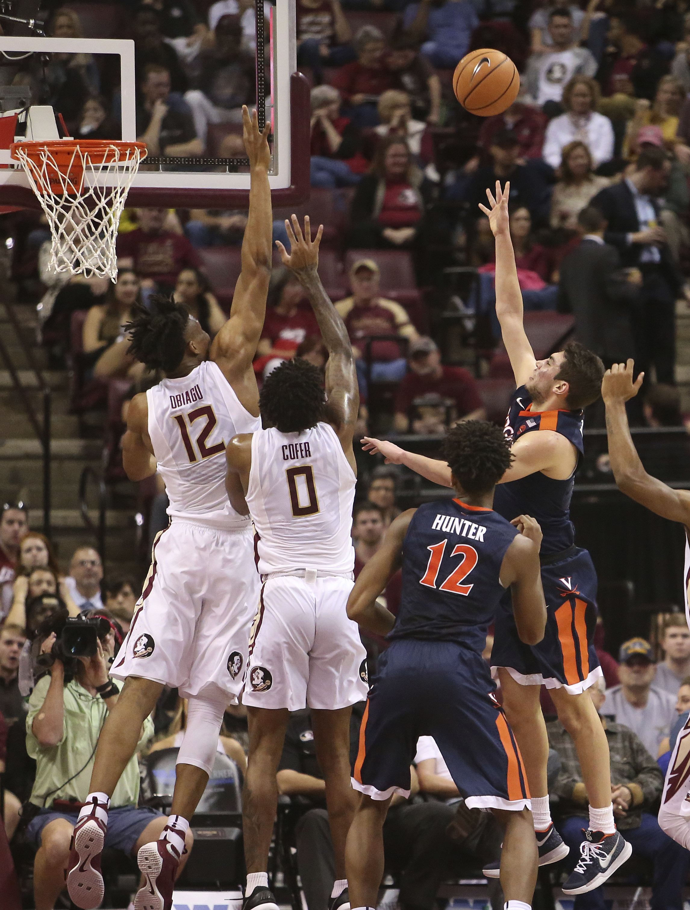 No. 2 Virginia rallies in second half, stays unbeaten in ACC