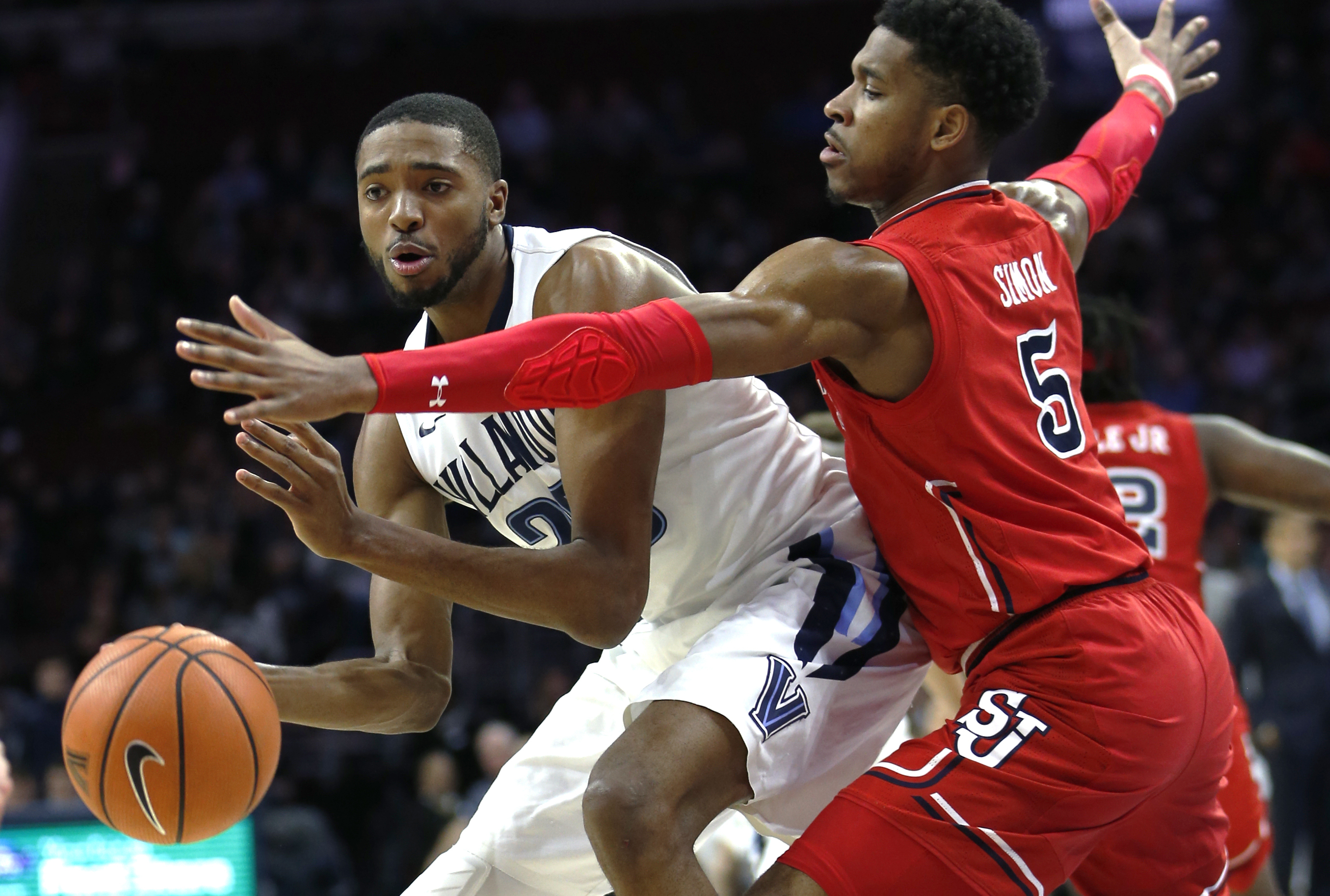 St. John's tops Nova, first win over No. 1 team since '85