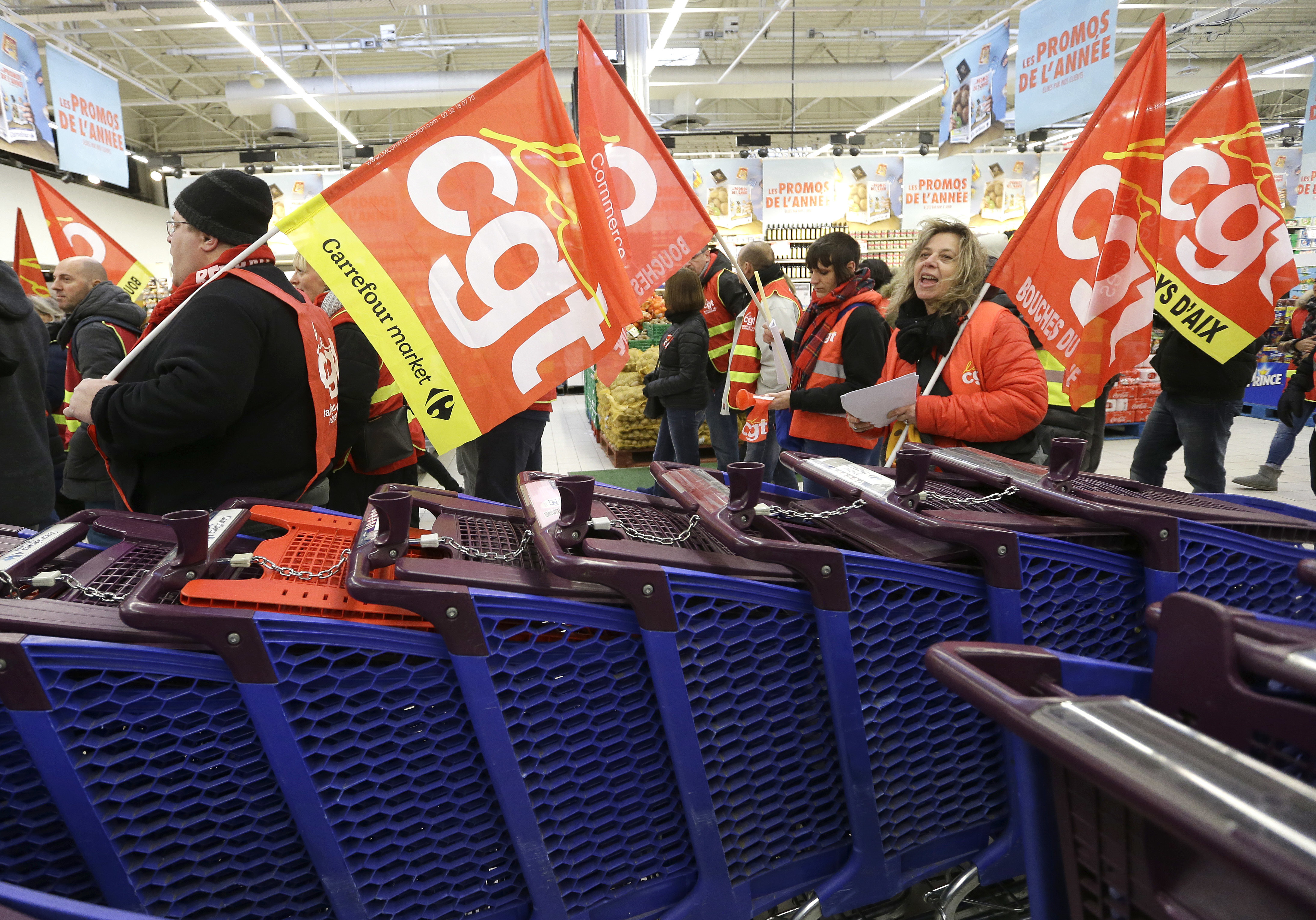France: Workers at retail giant Carrefour protest job cuts