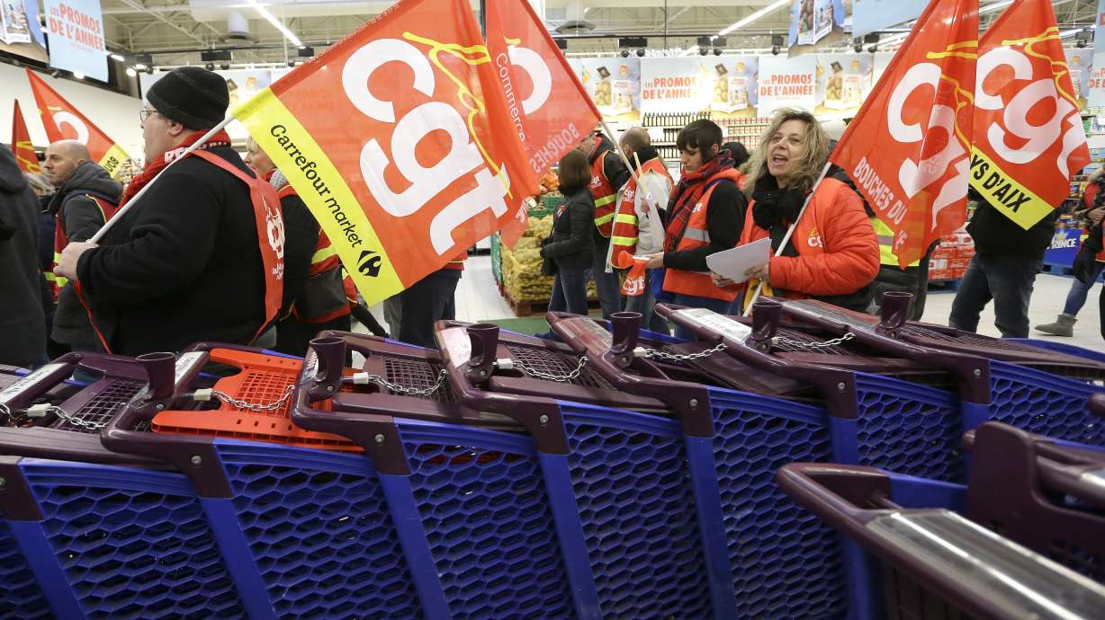France: Workers at retail giant Carrefour protest job cuts