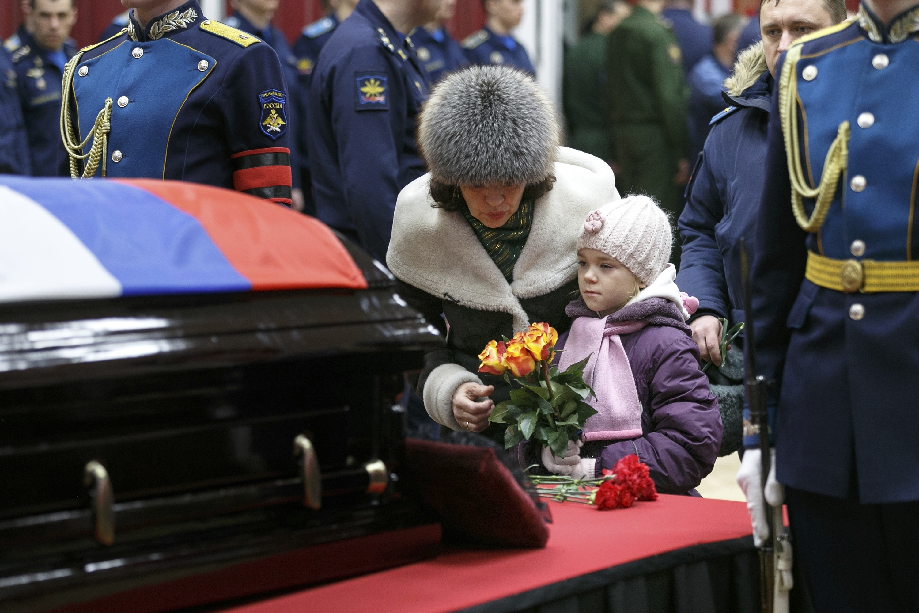 Tens of thousands mourn Russian pilot killed in Syria