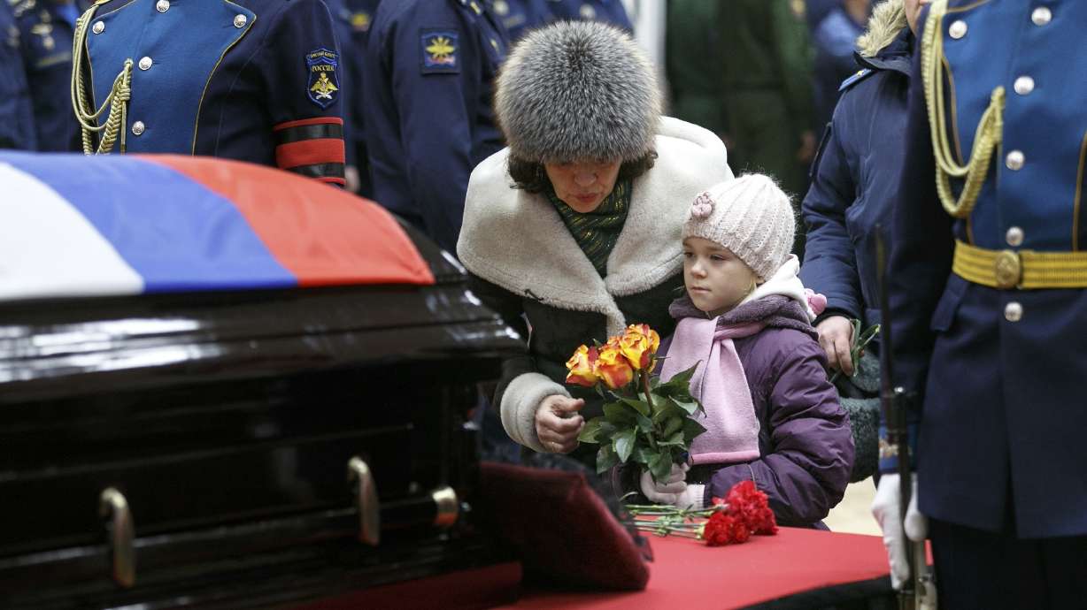 Tens of thousands mourn Russian pilot killed in Syria