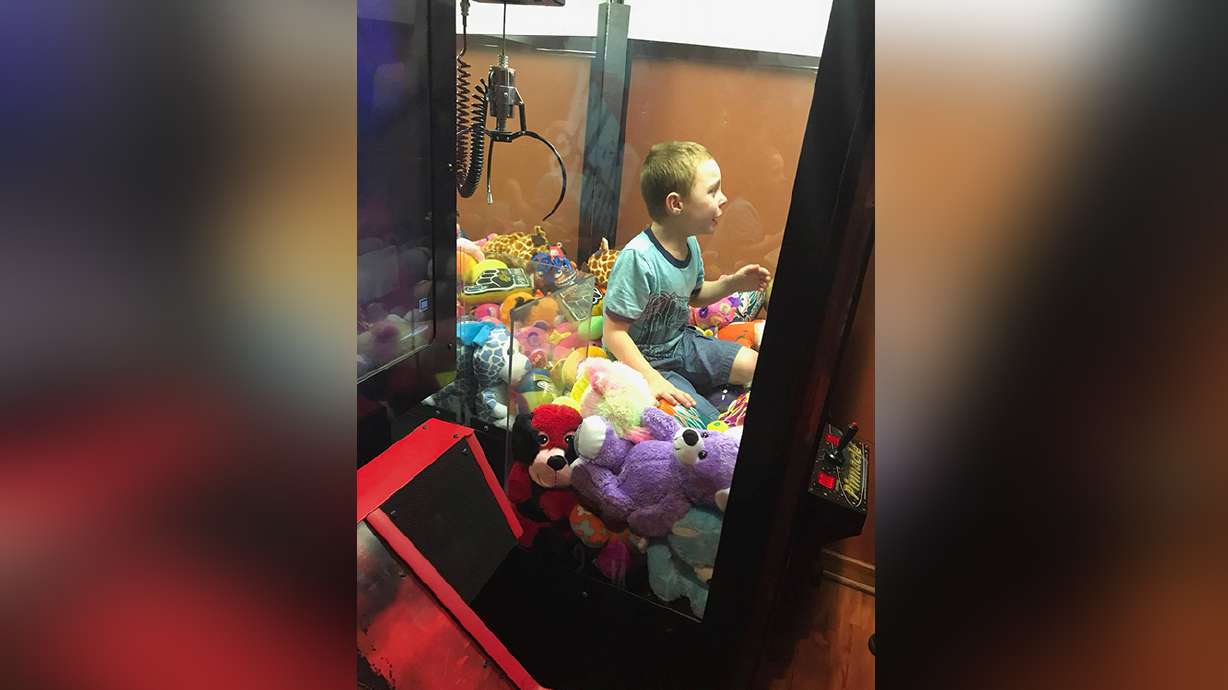 Give me a toy: Florida boy gets trapped in vending machine