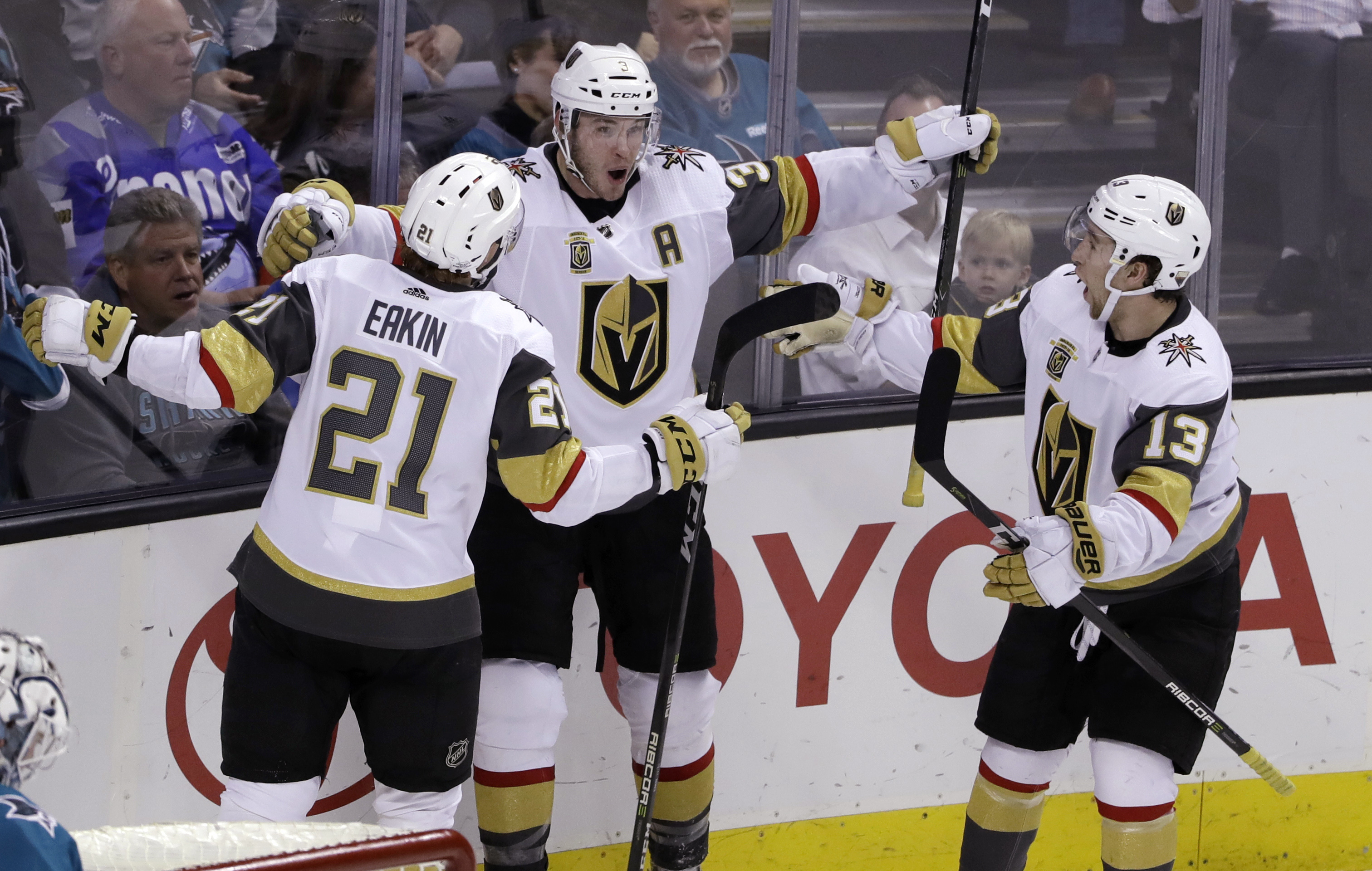 Neal scores go-ahead goal in Vegas' 5-3 win over Sharks