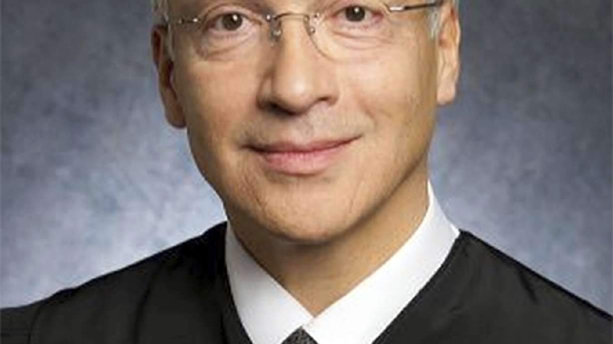 Judge leans toward asserting right to rule on border wall