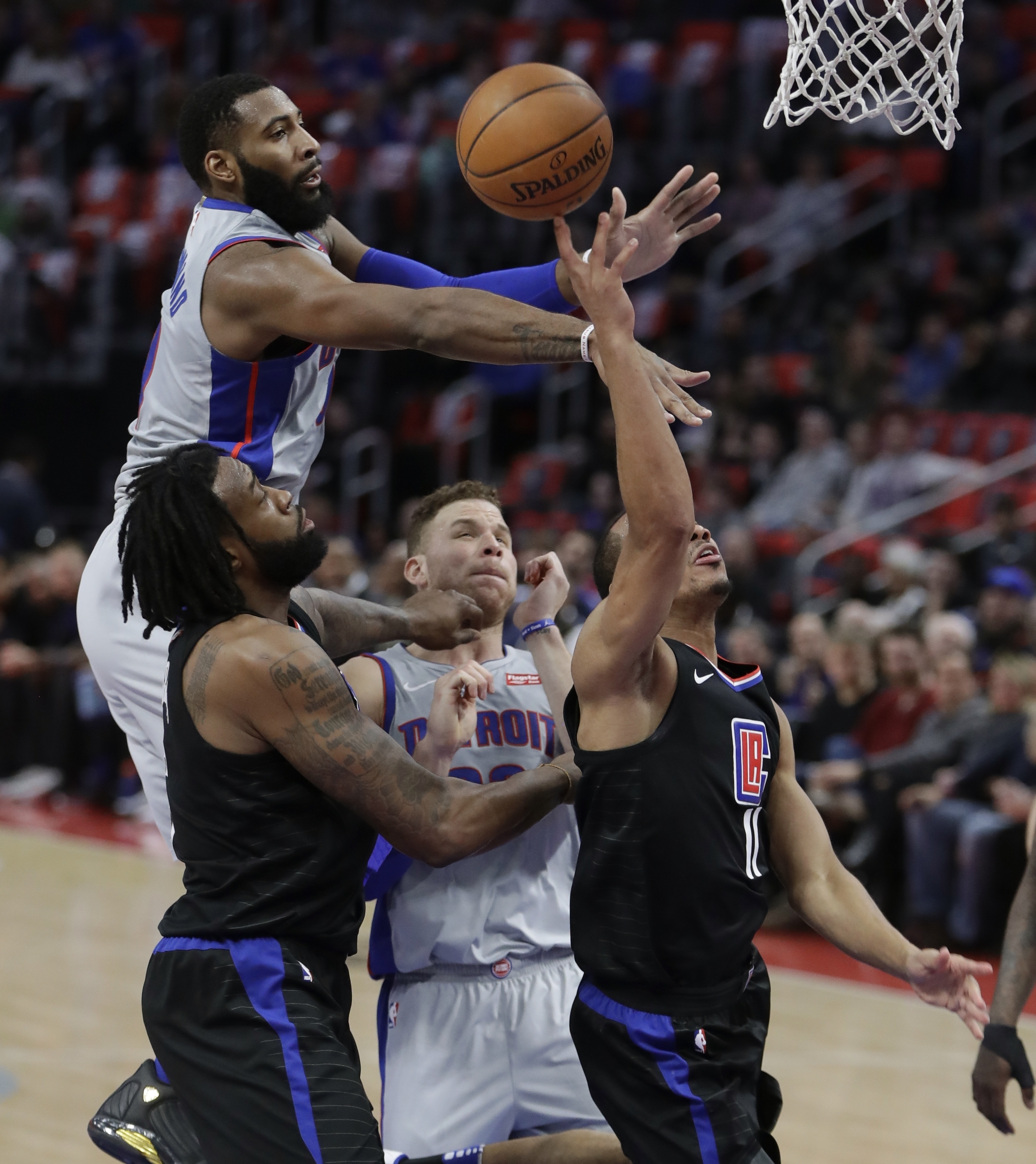 Clippers hand Griffin first loss with Pistons, 108-95