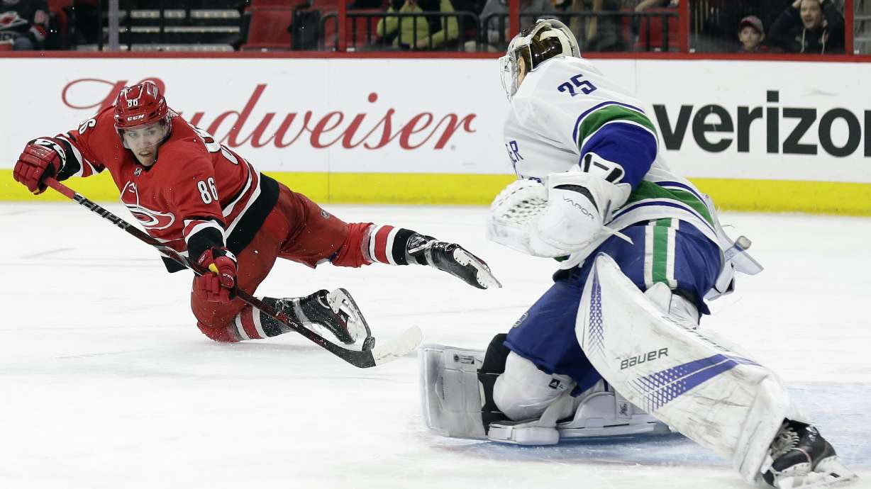 Hurricanes ride fast start to 4-1 win over Canucks