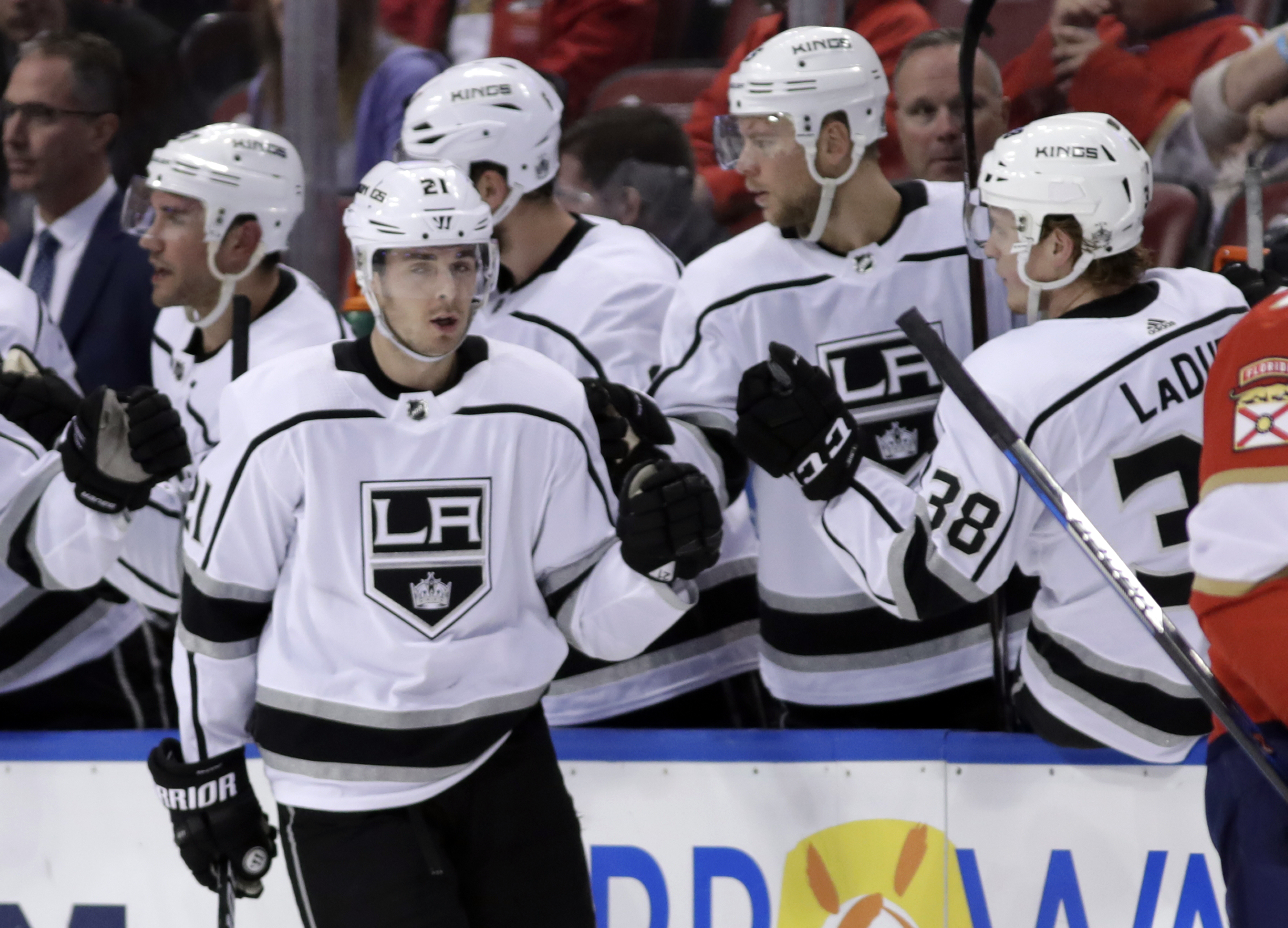 Kopitar scores 22nd goal, Quick makes 35 saves to lead Kings