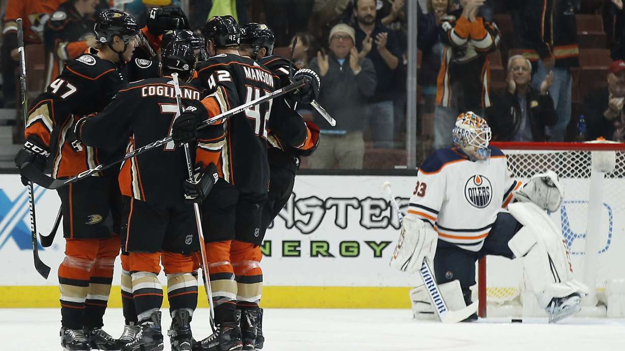 Ducks hold off Oilers 3-2 as Gibson makes 30 saves in return