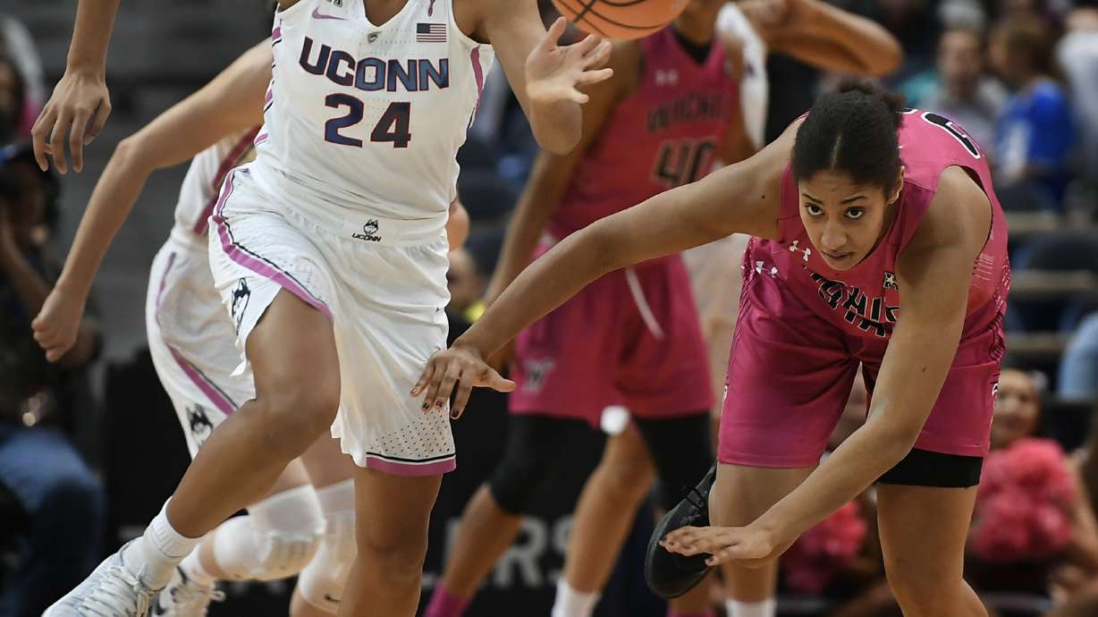 No. 1 UConn shoots 71 percent, routs Wichita State 124-43
