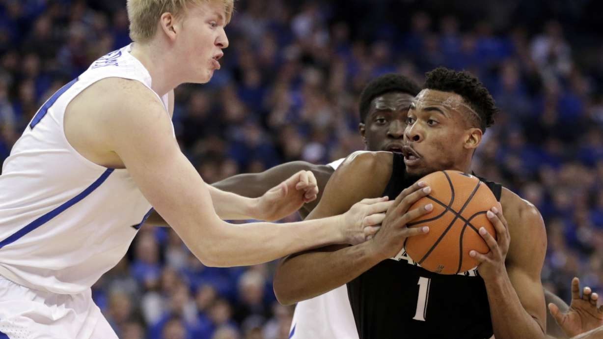 Goodin's last-second FTs push No. 5 Xavier past Creighton