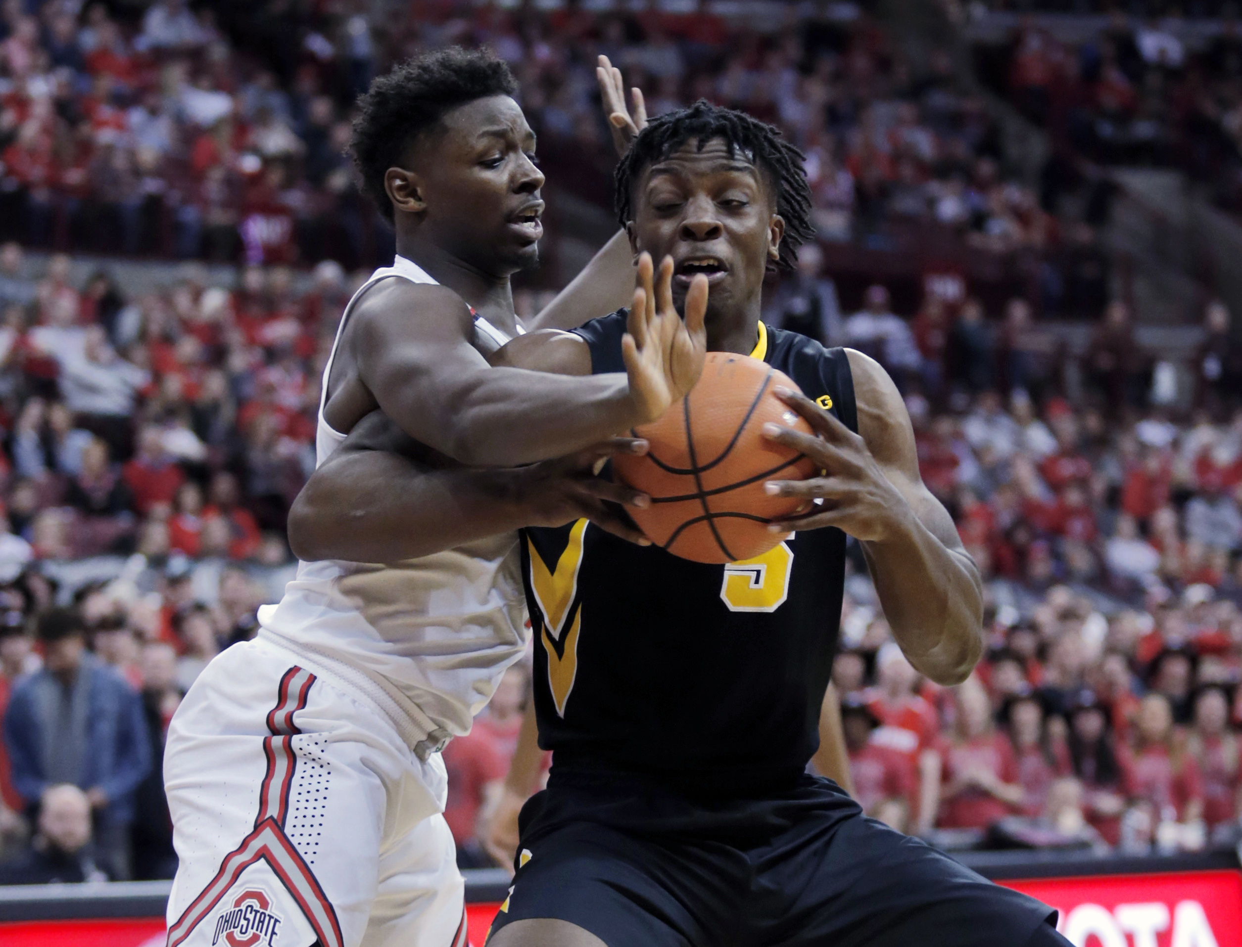 No. 14 Ohio State drops Iowa 82-64, takes Big Ten lead