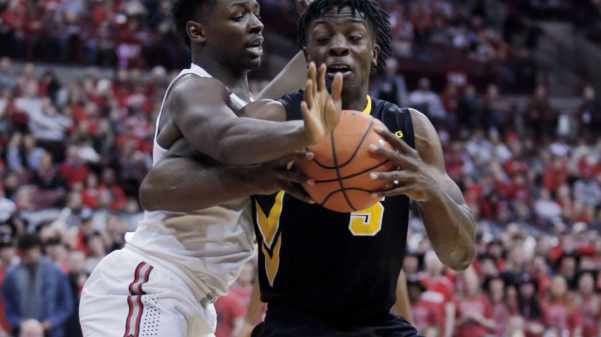 No. 14 Ohio State drops Iowa 82-64, takes Big Ten lead