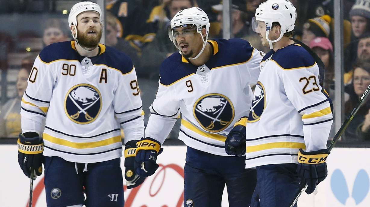 Wilson helps Sabres cool off Rask, Bruins in 4-2 victory
