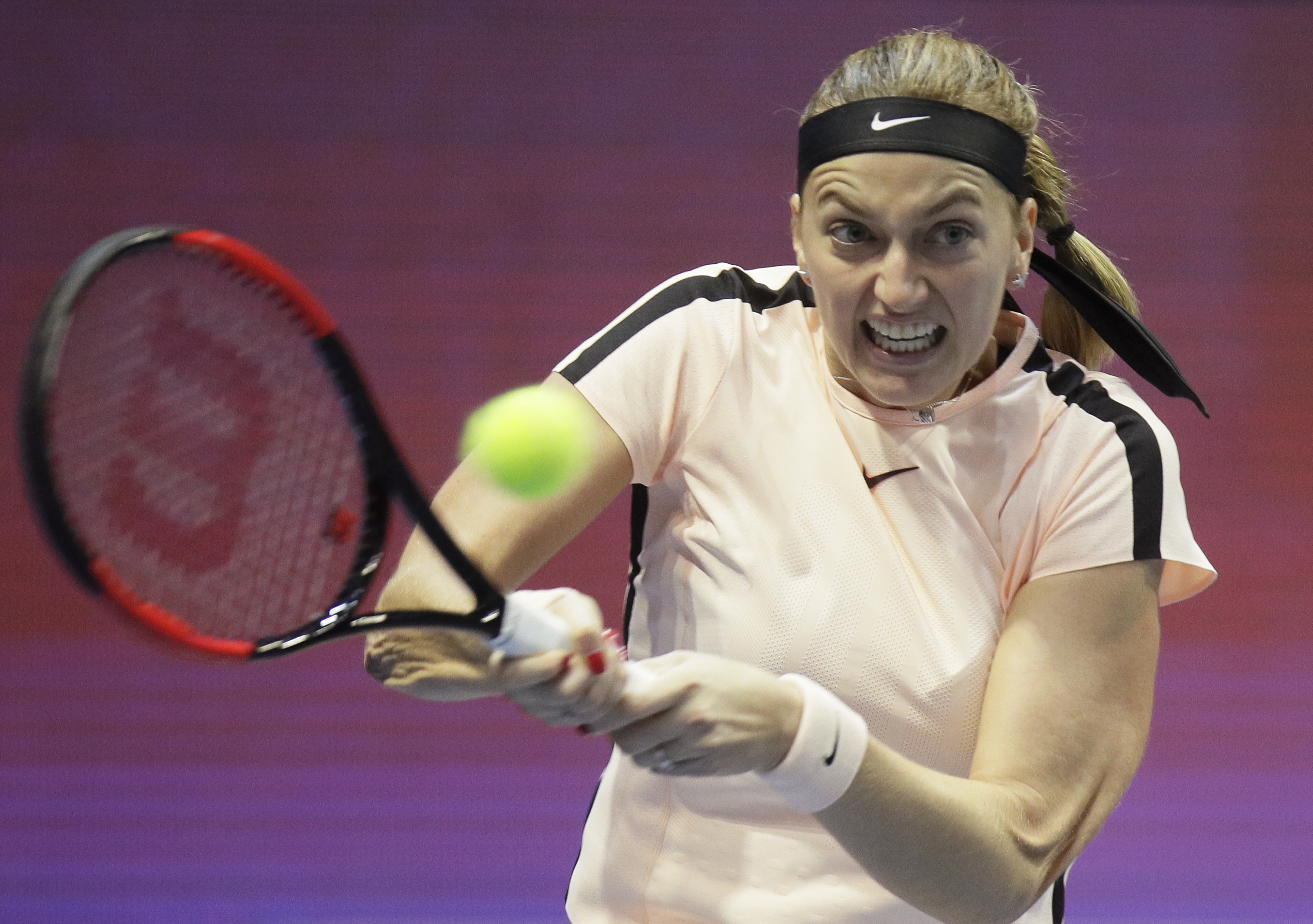 Kvitova sends Czechs into Fed Cup semis