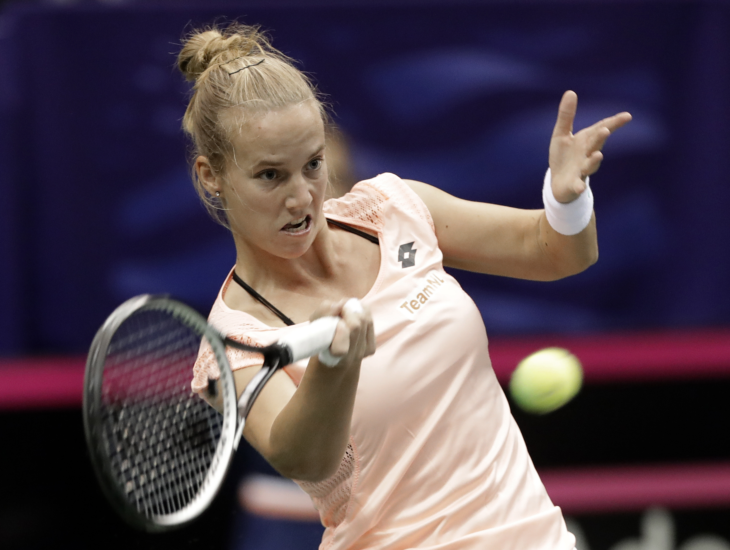 Serena Williams loses in doubles, US advances in Fed Cup