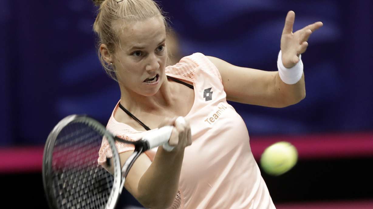 Serena Williams loses in doubles, US advances in Fed Cup