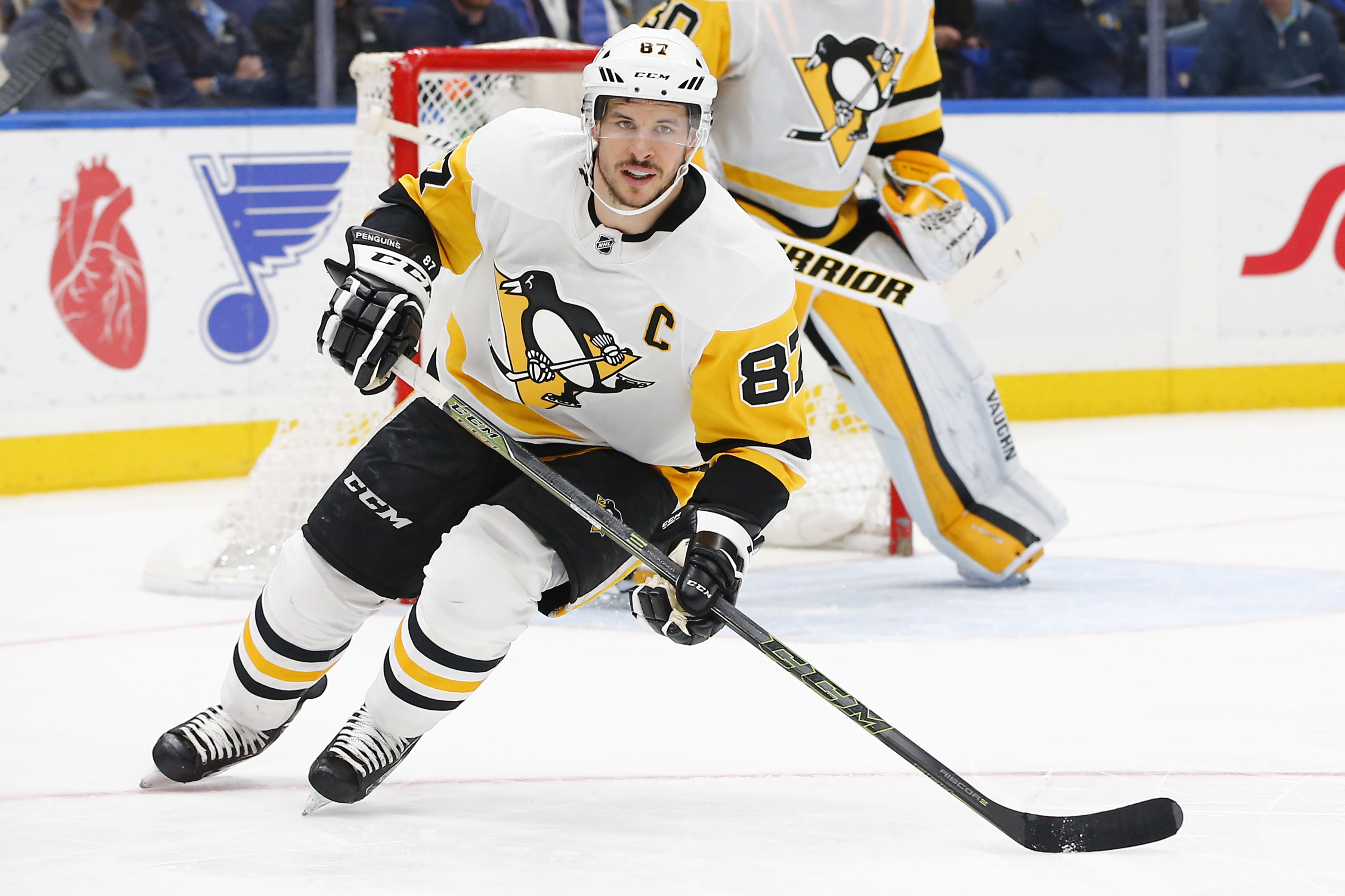 Crosby scores 2, reaches 400 goals in Pens' 4-1 win