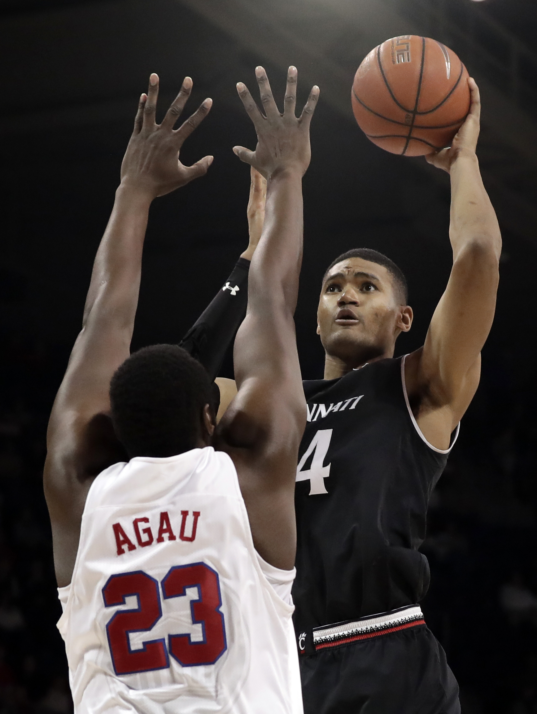No. 6 Cincinnati routs short-handed SMU for 16th win in row