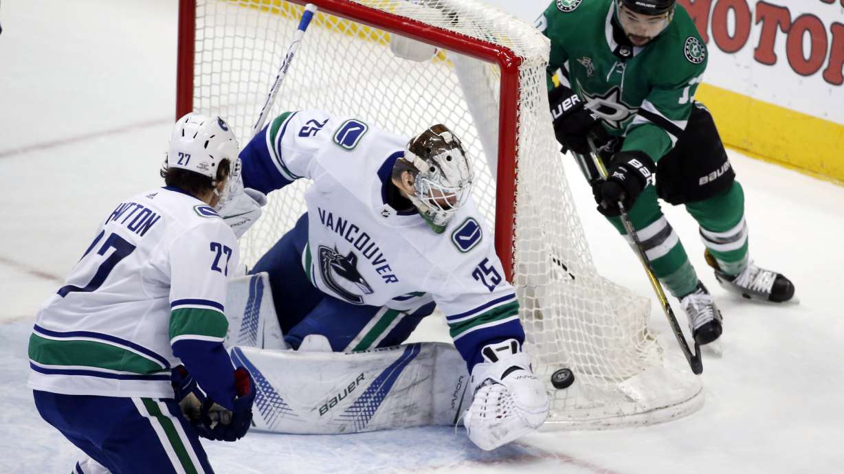 Boucher, Markstrom help Canucks beat Stars 6-0