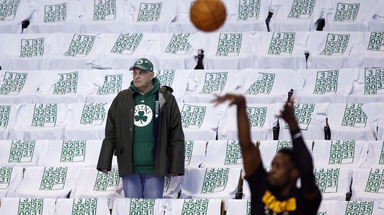 Pierce joins Celtics legends as team retires his No. 34