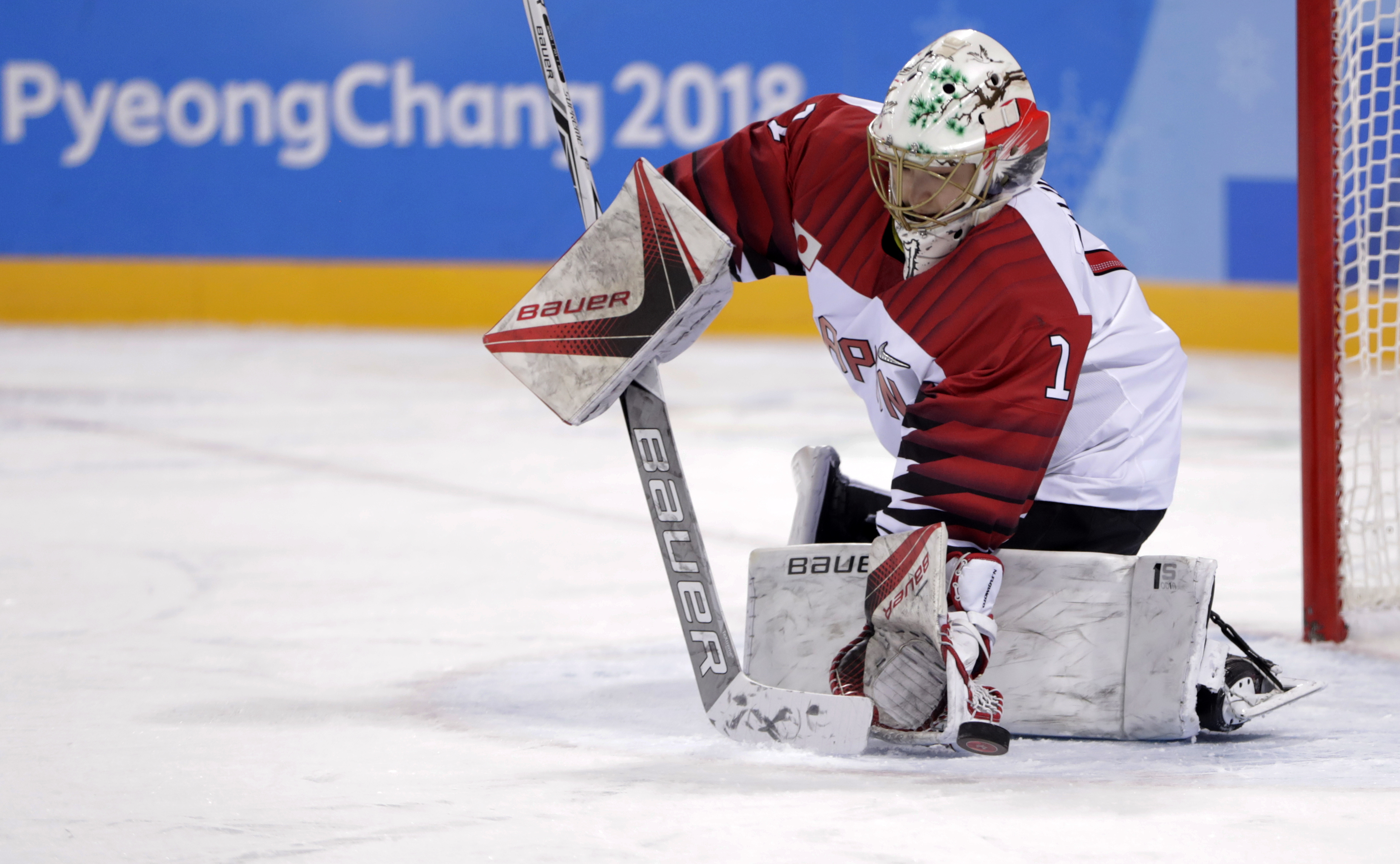 Schelling' 8th win ties goalie mark as Swiss beat Japan 3-1