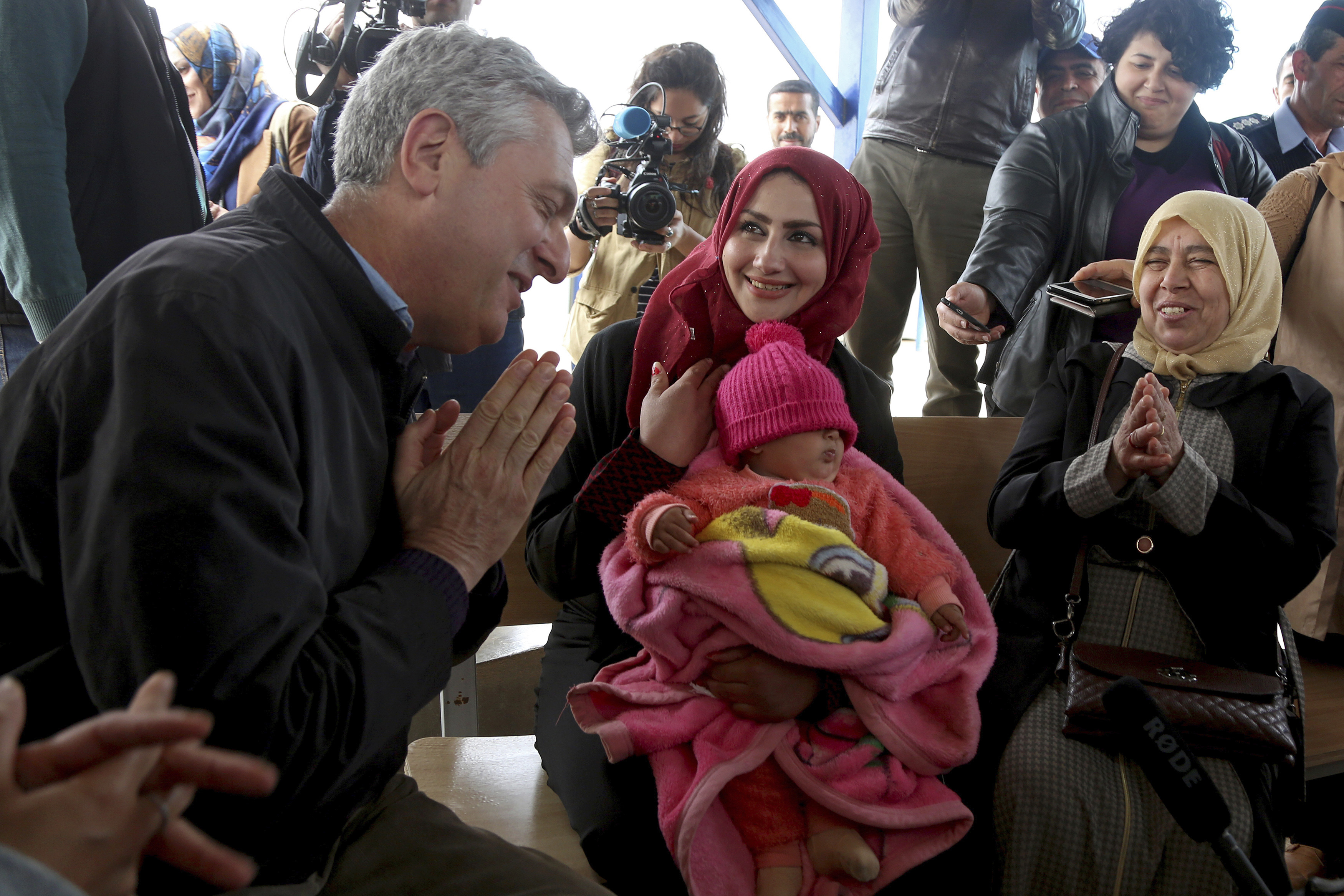 UN refugee chief urges US, others to take in more refugees