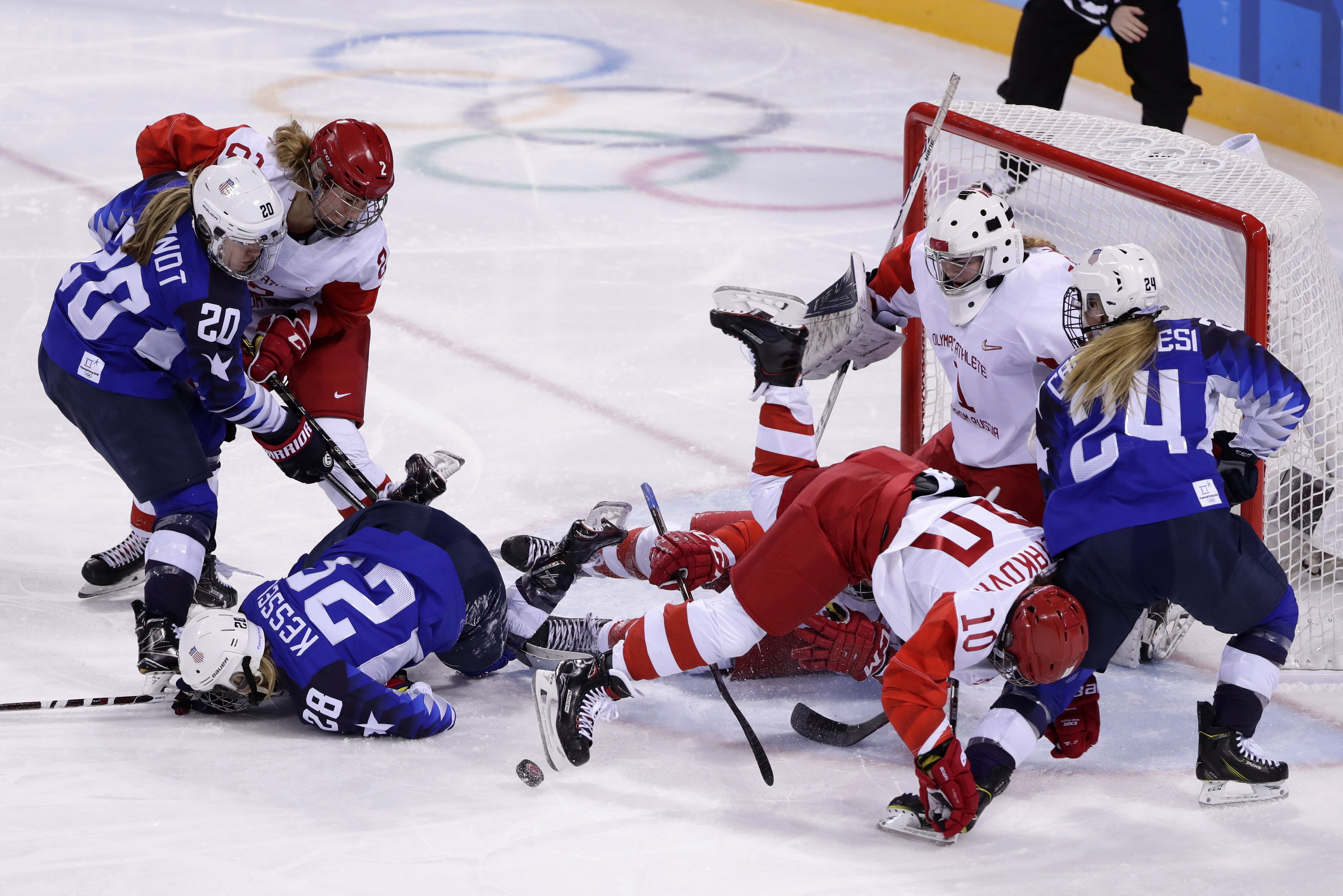 US women beat Russia 5-0, early showdown with Canada next