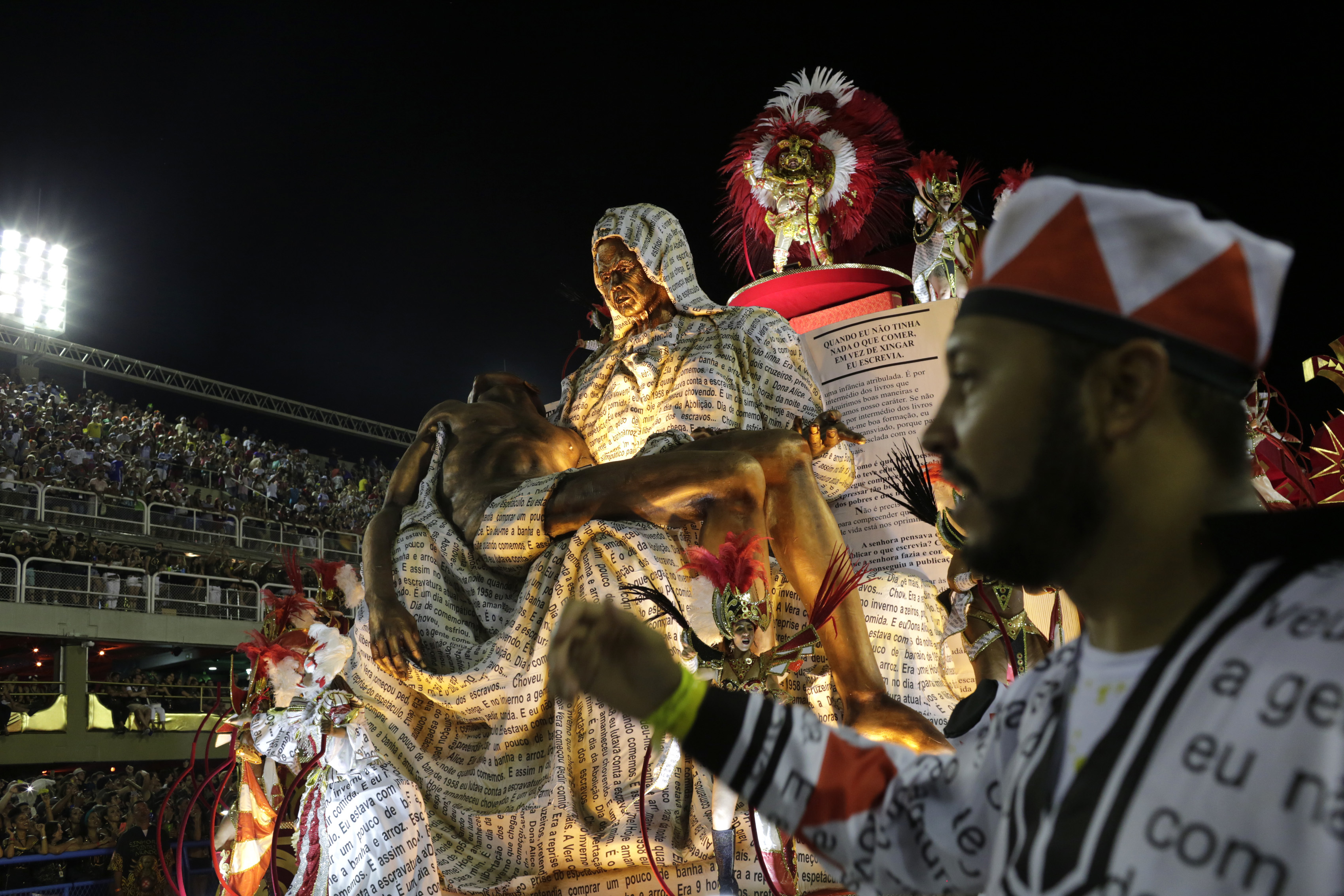Use of blackface in Brazil Carnival parade sparks debate