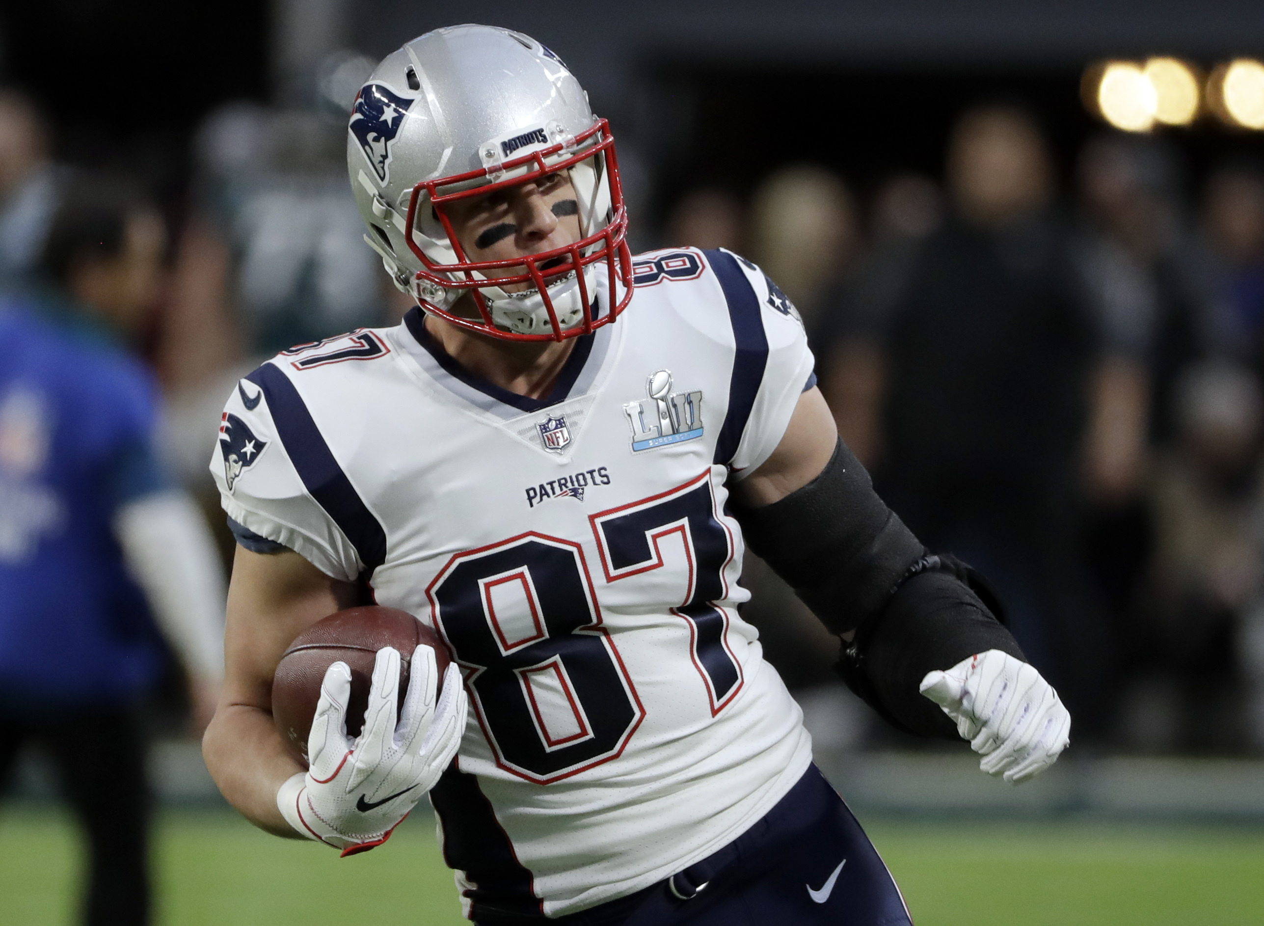 Patriots player Gronkowski gives $25,000 to kids' hospital