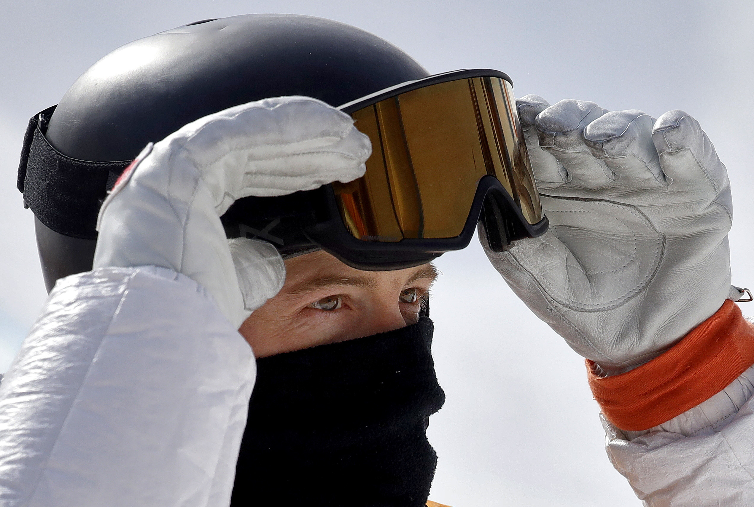 Shaun White favored to win 3rd gold in men's halfpipe
